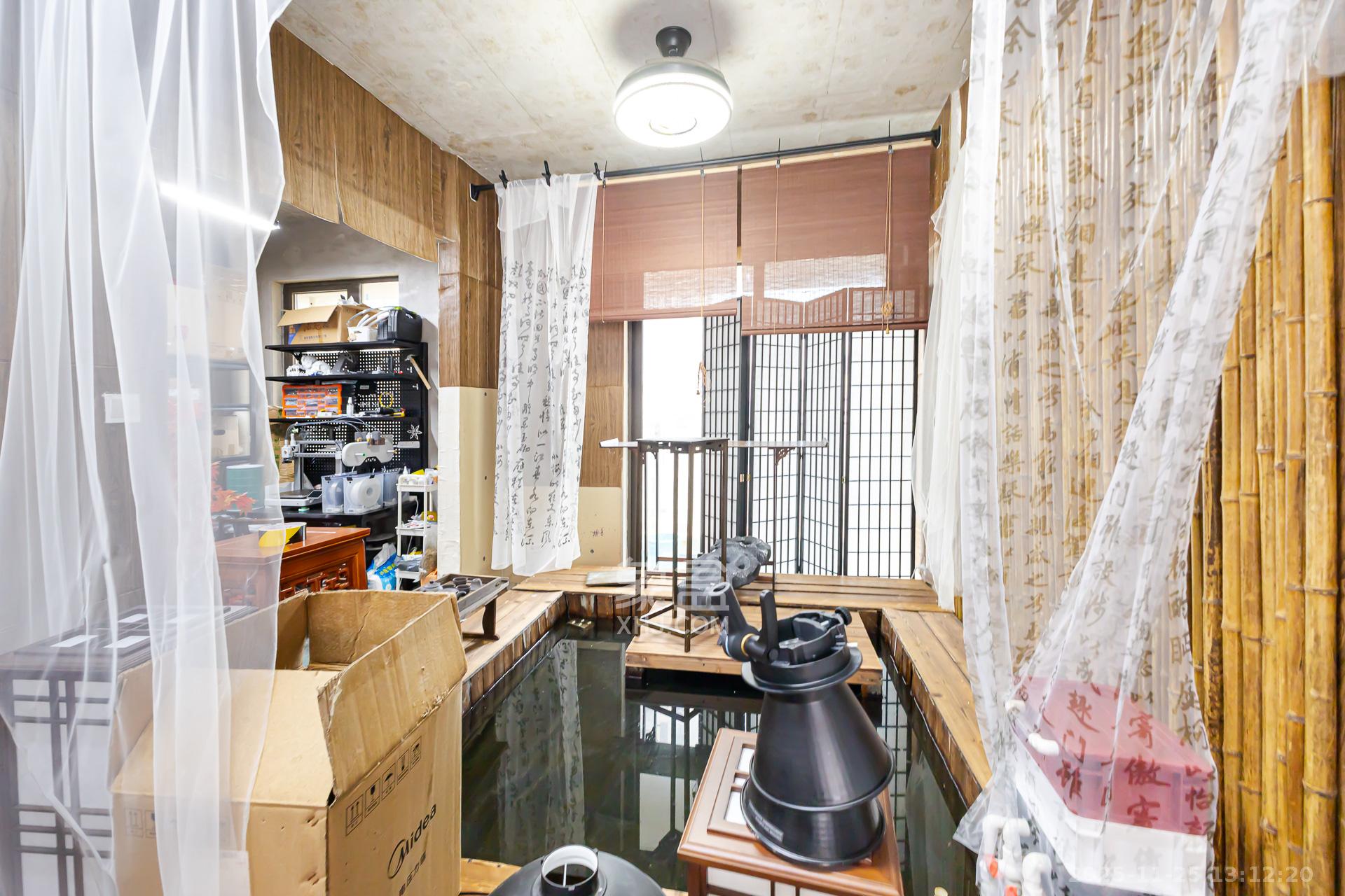 润和湘江天地C区  5室2厅2卫    150.0万客厅