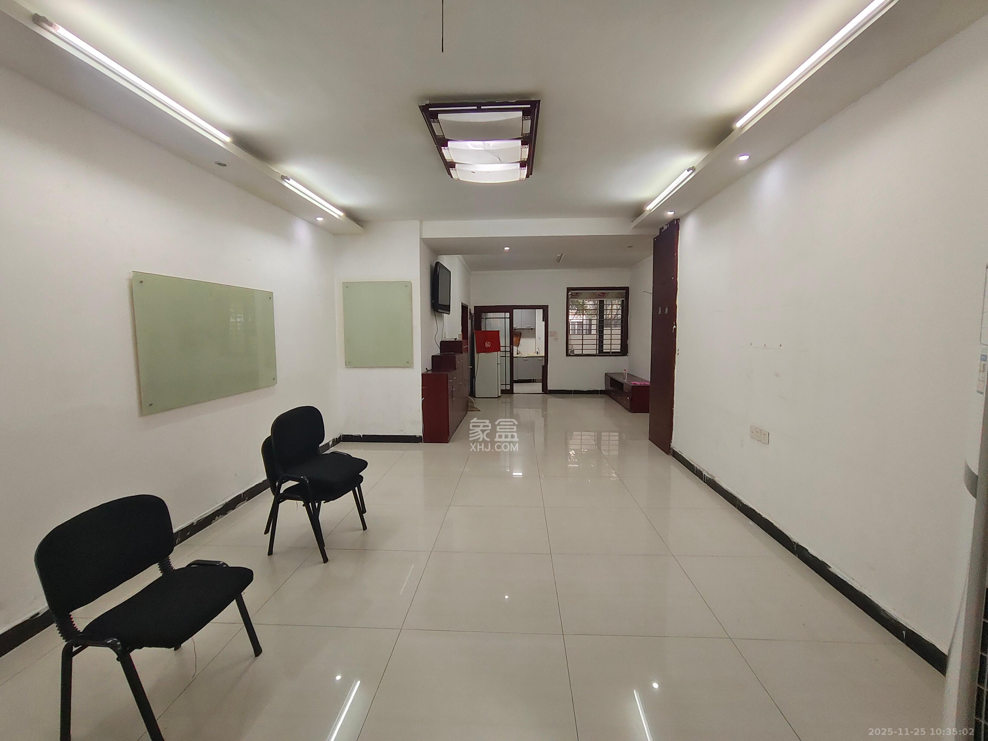 长房东郡 3室1厅1卫 3800.0元/月 长房东郡 3室1厅1卫 3800.0元/月室内图