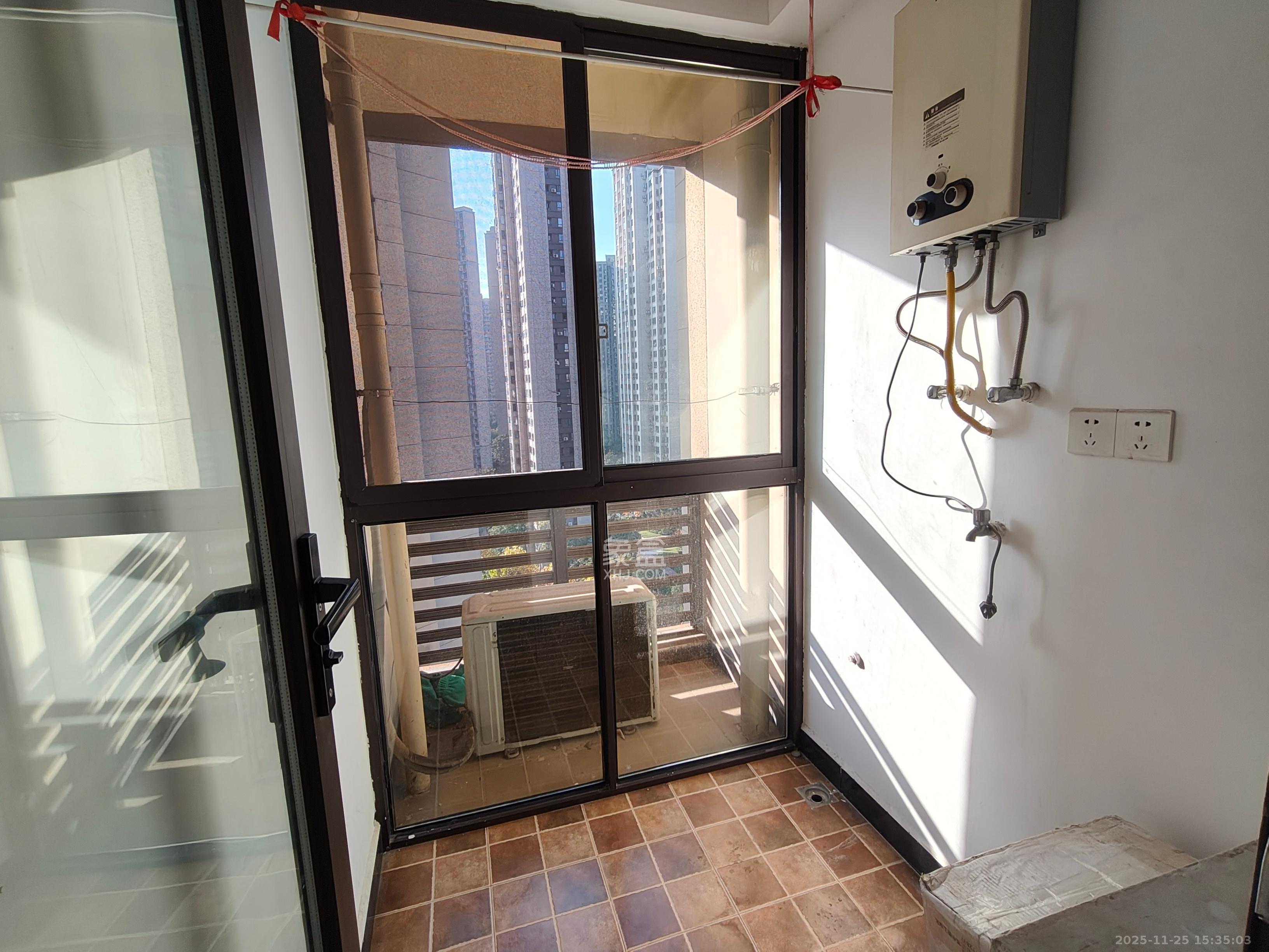 和泓梅溪四季 3室2厅1卫 2500.0元/月 和泓梅溪四季 3室2厅1卫 2500.0元/月室内图