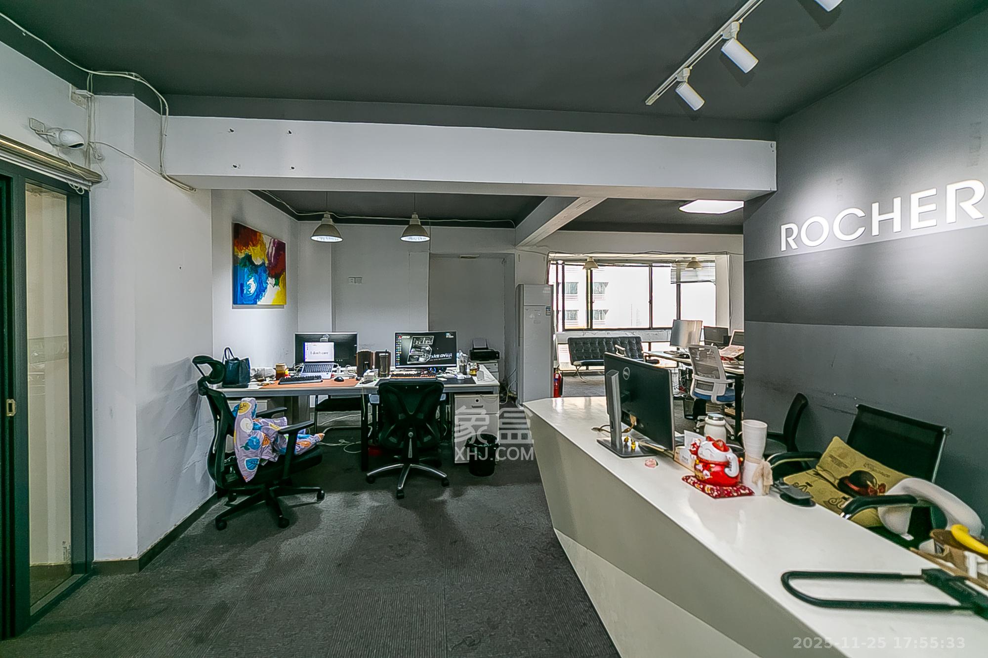 芙蓉蓉苑 3室2厅2卫 105.0万 芙蓉蓉苑 3室2厅2卫 105.0万客厅