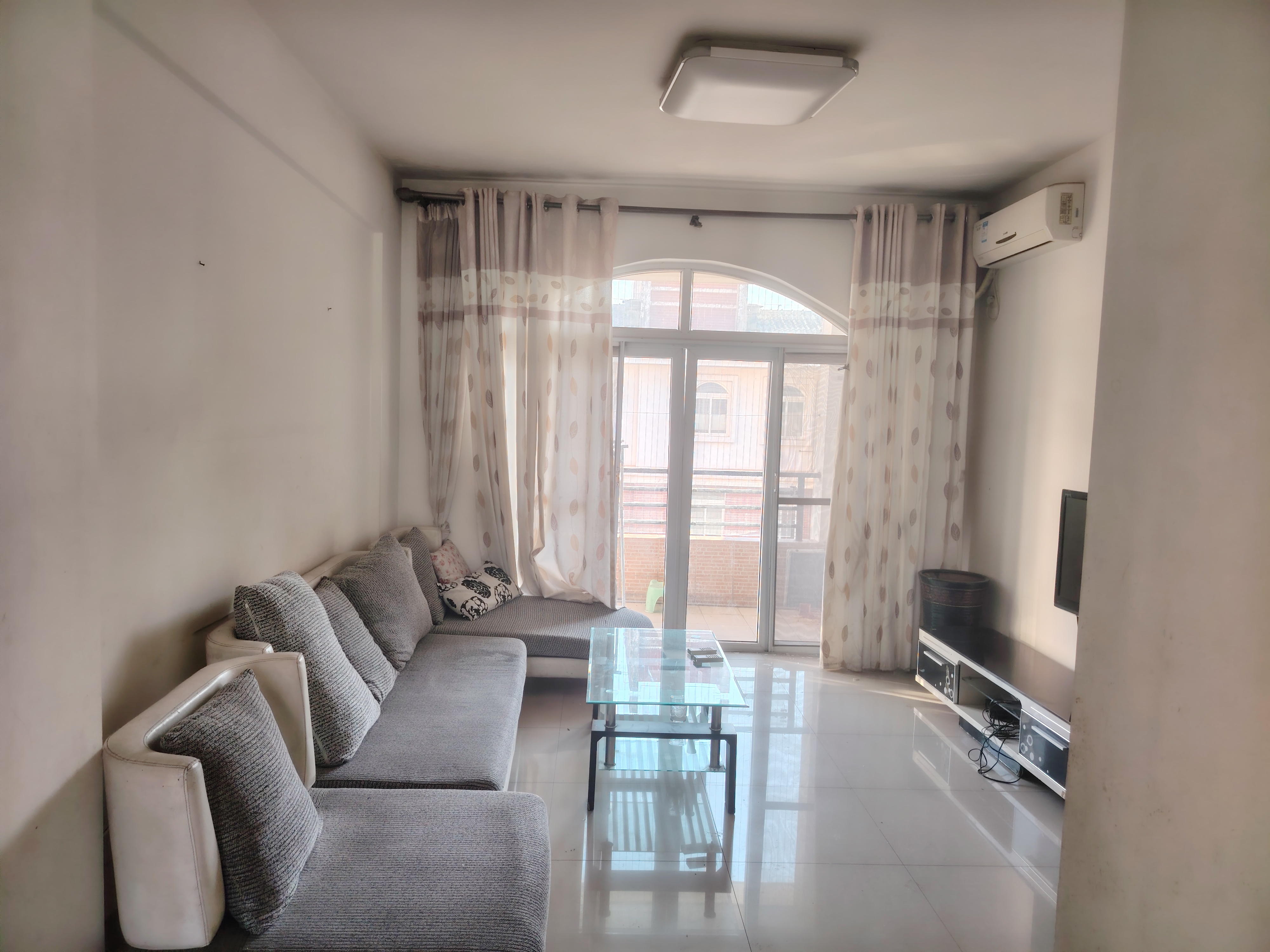 维多利亚花园  2室2厅1卫    1800.0元/月