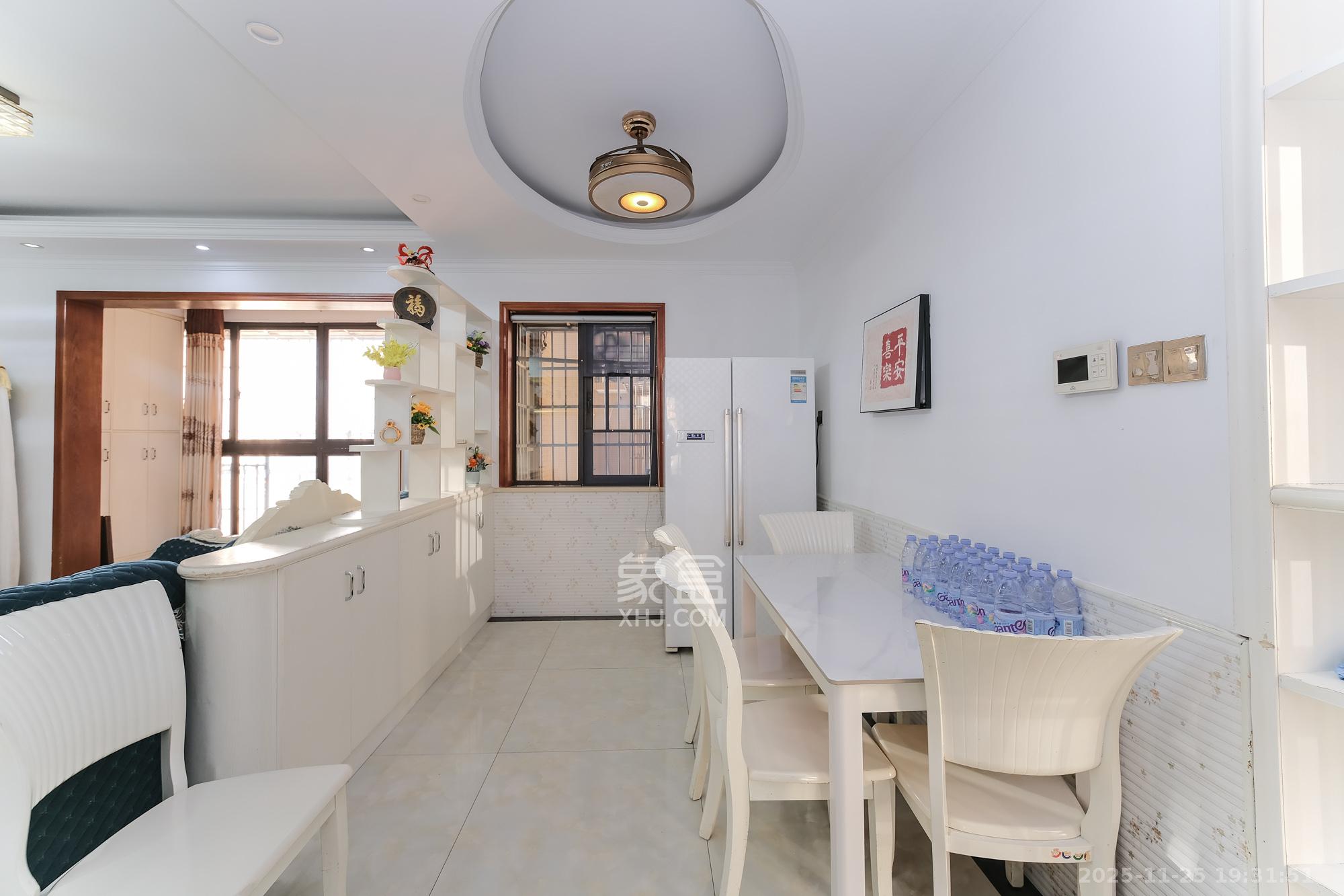 盛地春天里 3室2厅1卫 56.0万 盛地春天里 3室2厅1卫 56.0万客厅