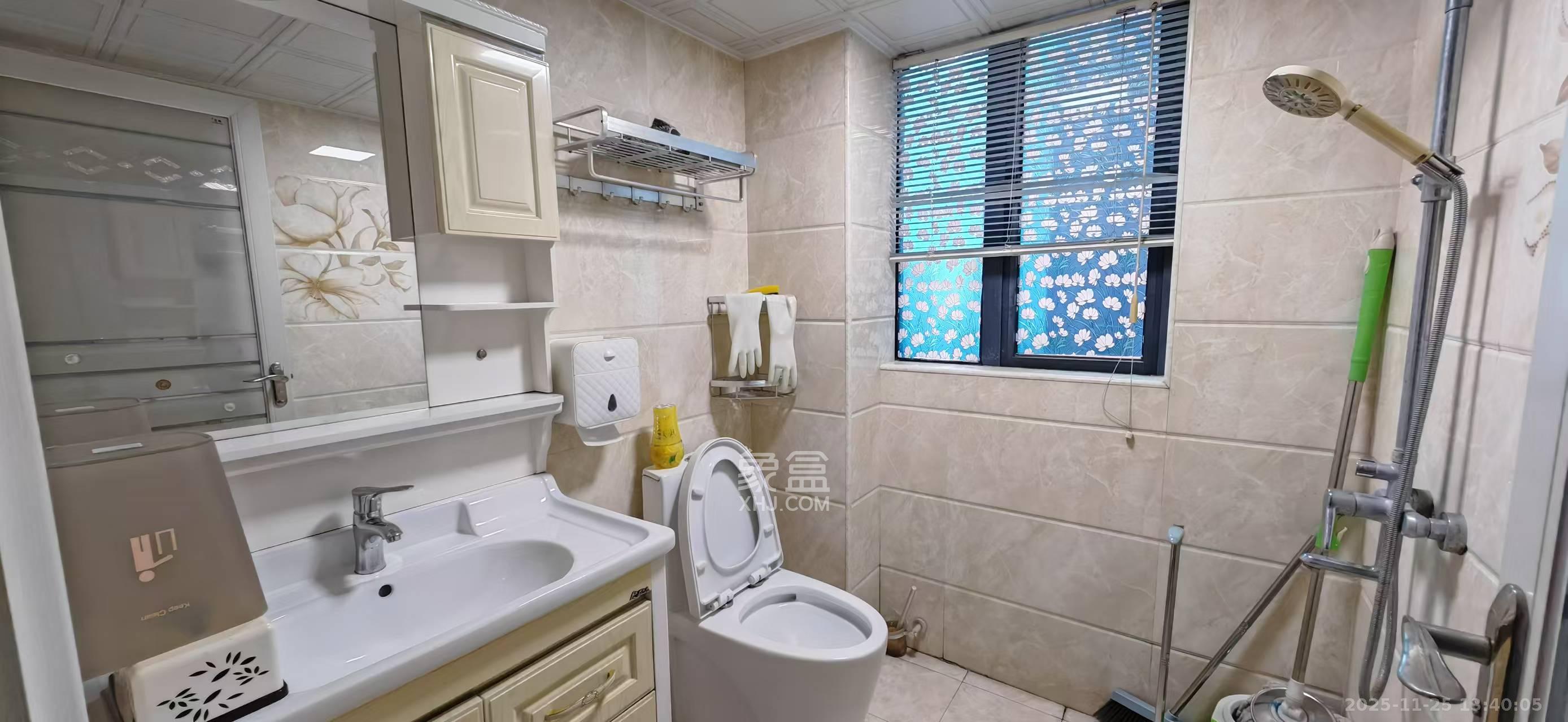 盛地尊域  1室2厅1卫    2000.0元/月室内图