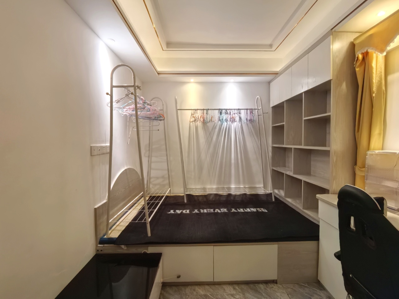 宇建国贸城  2室2厅1卫    3400.0元/月室内图