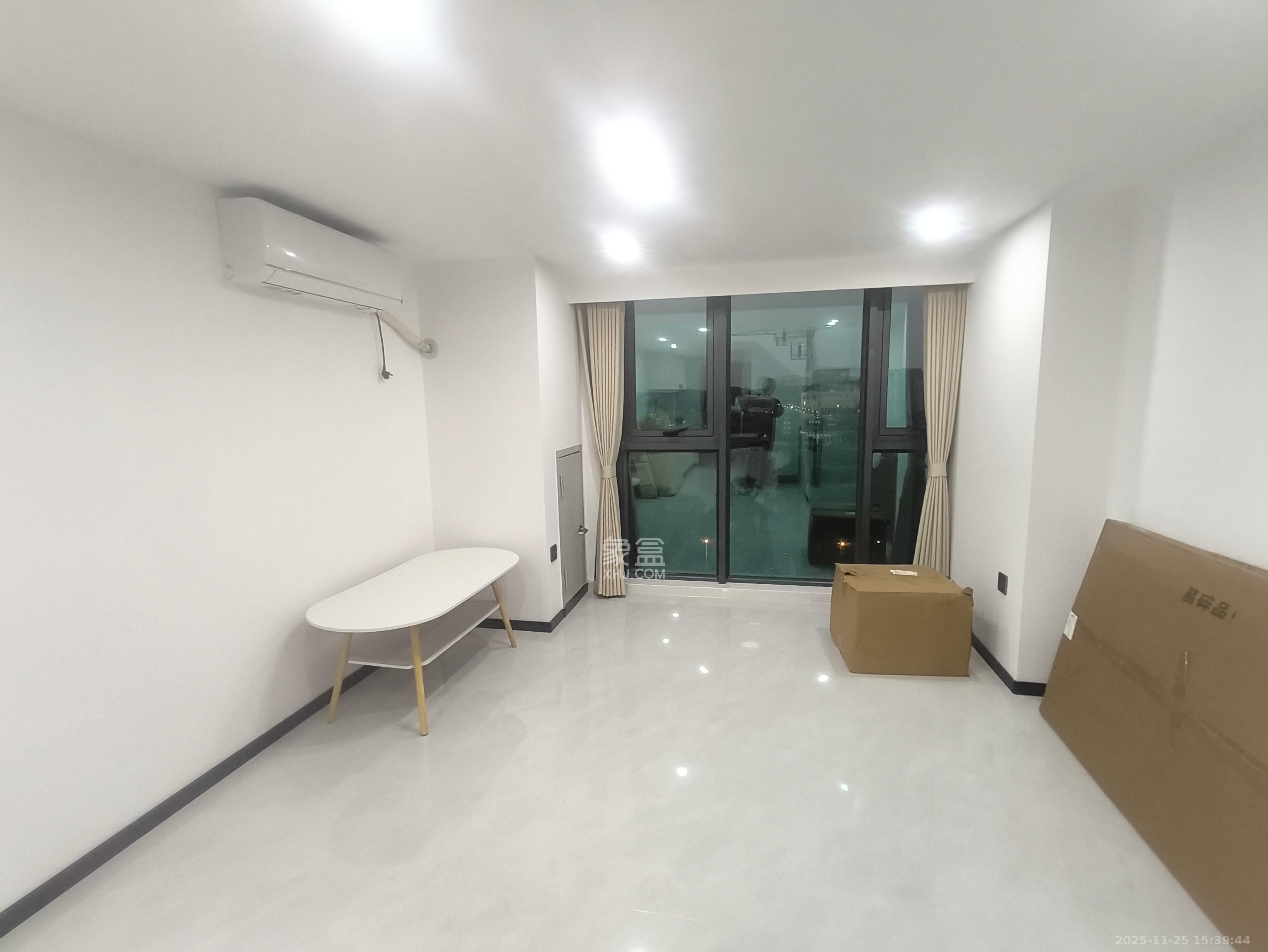 绿地V岛 1室1厅4卫 2200.0元/月 绿地V岛 1室1厅4卫 2200.0元/月室内图