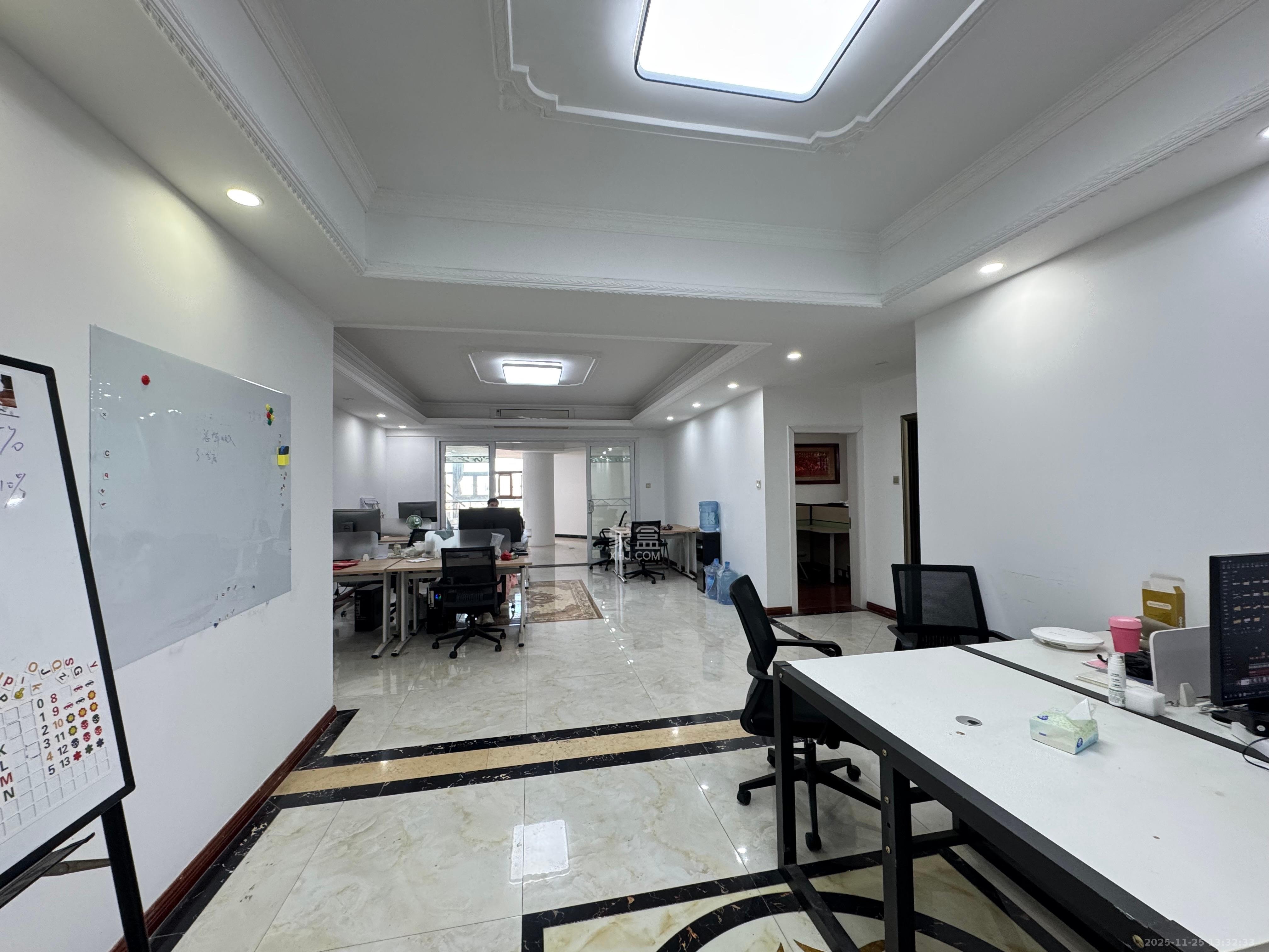 湘江世纪城富湾国际  4室2厅2卫    7000.0元/月