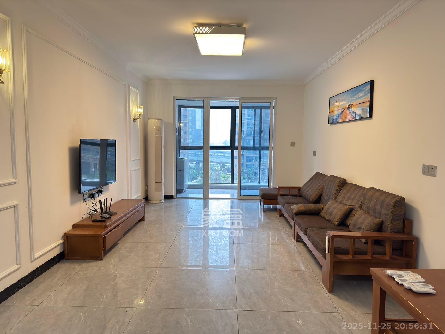 荣盛花语城 3室2厅2卫 2200.0元/月 荣盛花语城 3室2厅2卫 2200.0元/月室内图