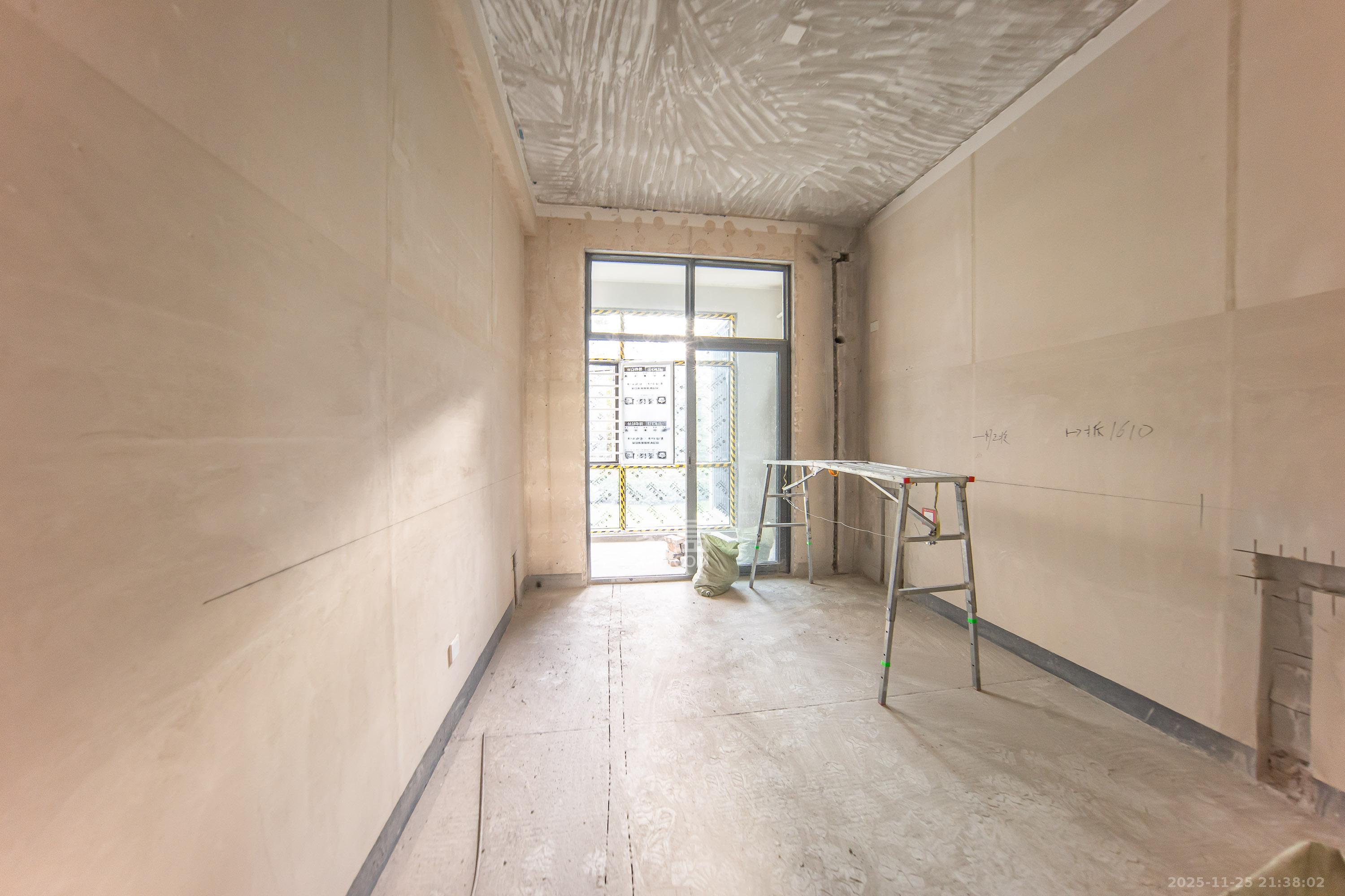 中海阅山府  4室2厅2卫    120.0万卧室