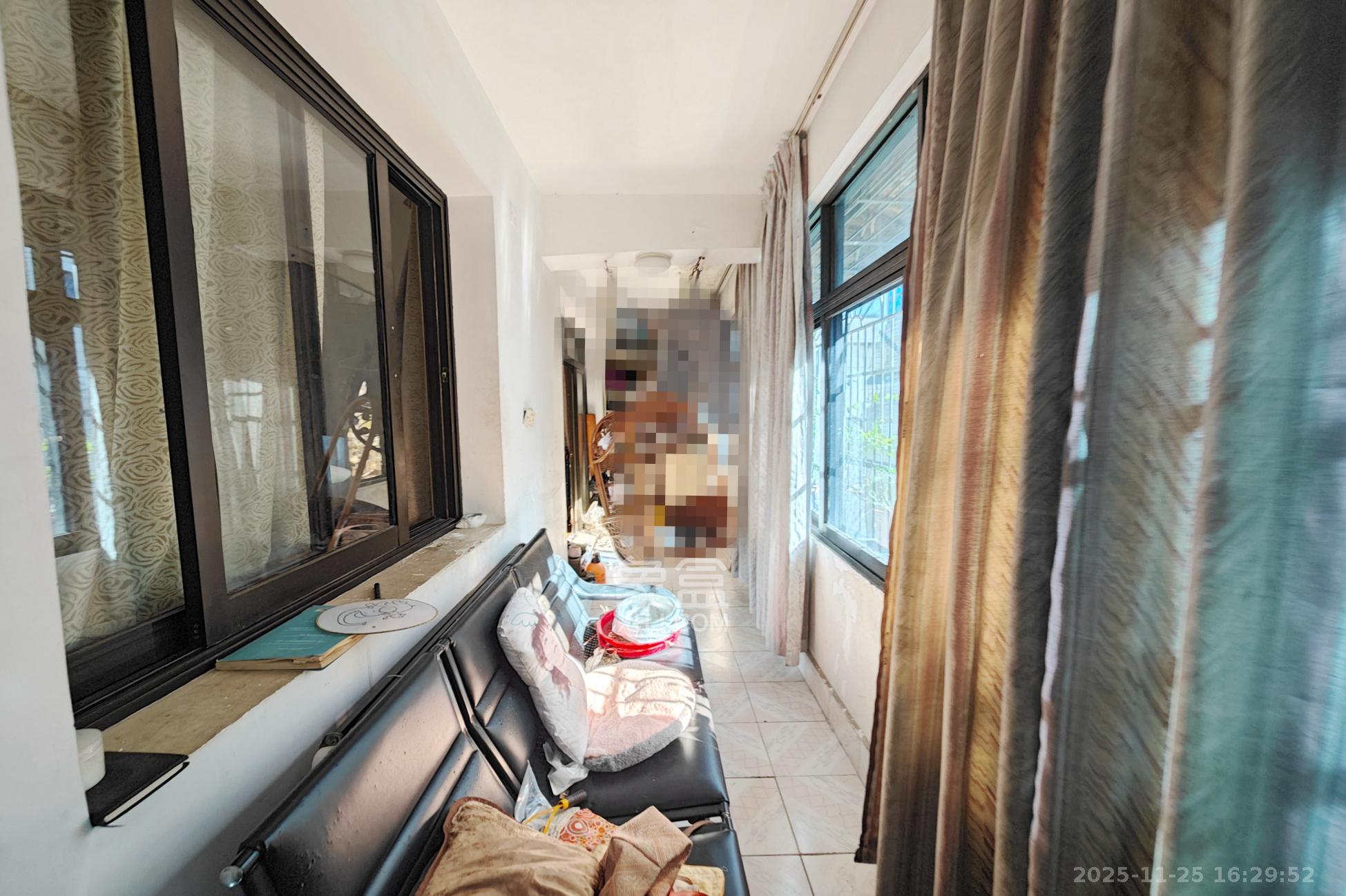 双银花园  3室2厅2卫    86.8万阳台