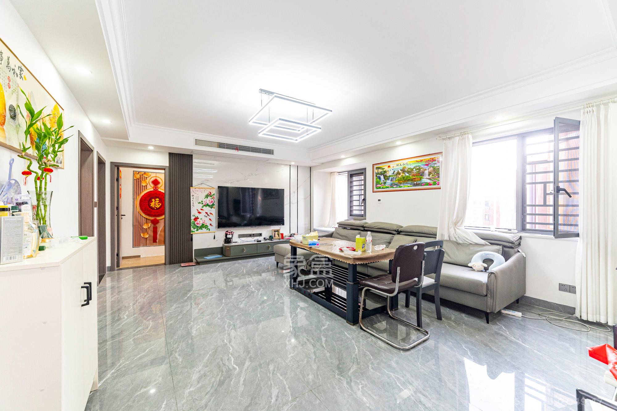 山水湾 3室2厅2卫 73.8万 山水湾 3室2厅2卫 73.8万客厅