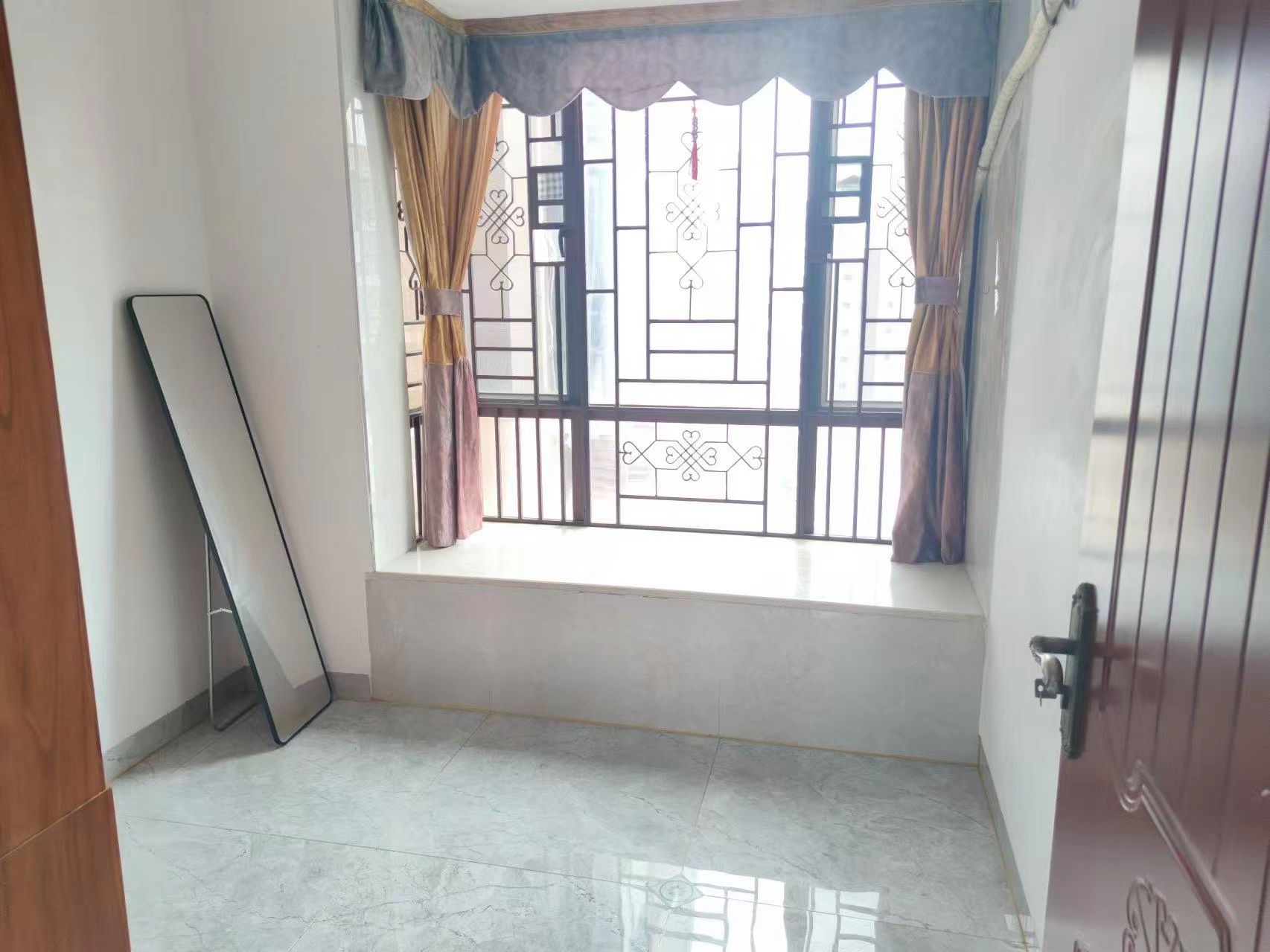 山海苑  3室2厅1卫    2700.0元/月室内图