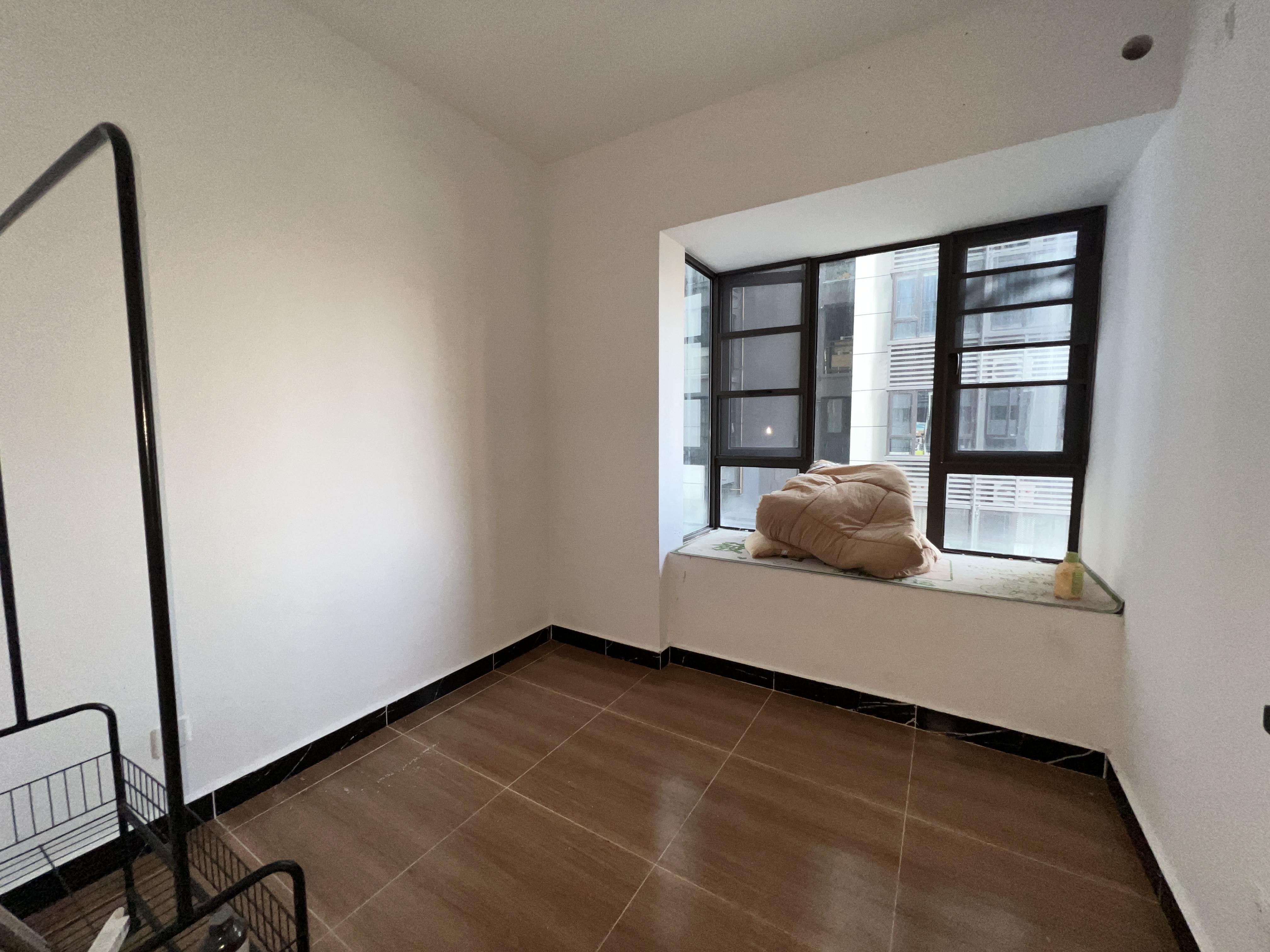 坡博家园一区  3室2厅1卫    2600.0元/月室内图