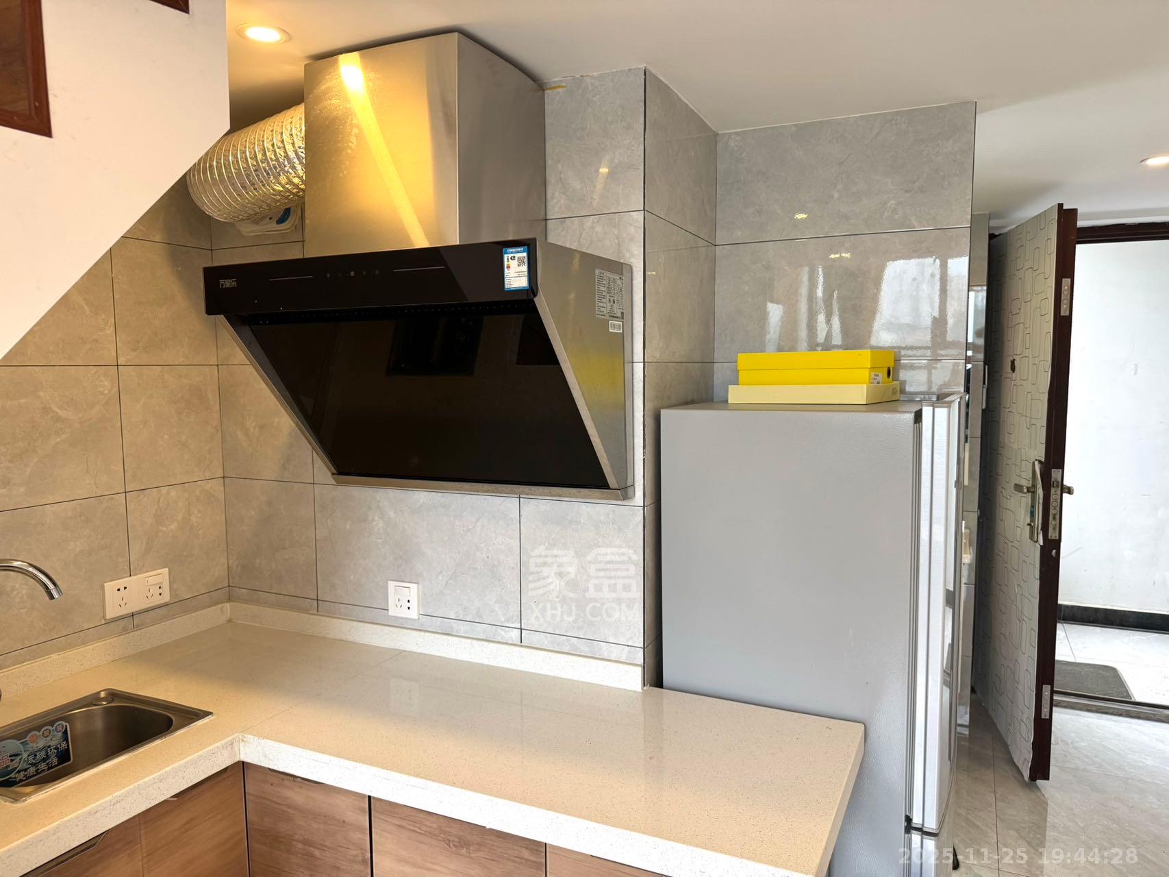 裕天国际商汇中心 1室1厅1卫 1600.0元/月 裕天国际商汇中心 1室1厅1卫 1600.0元/月室内图