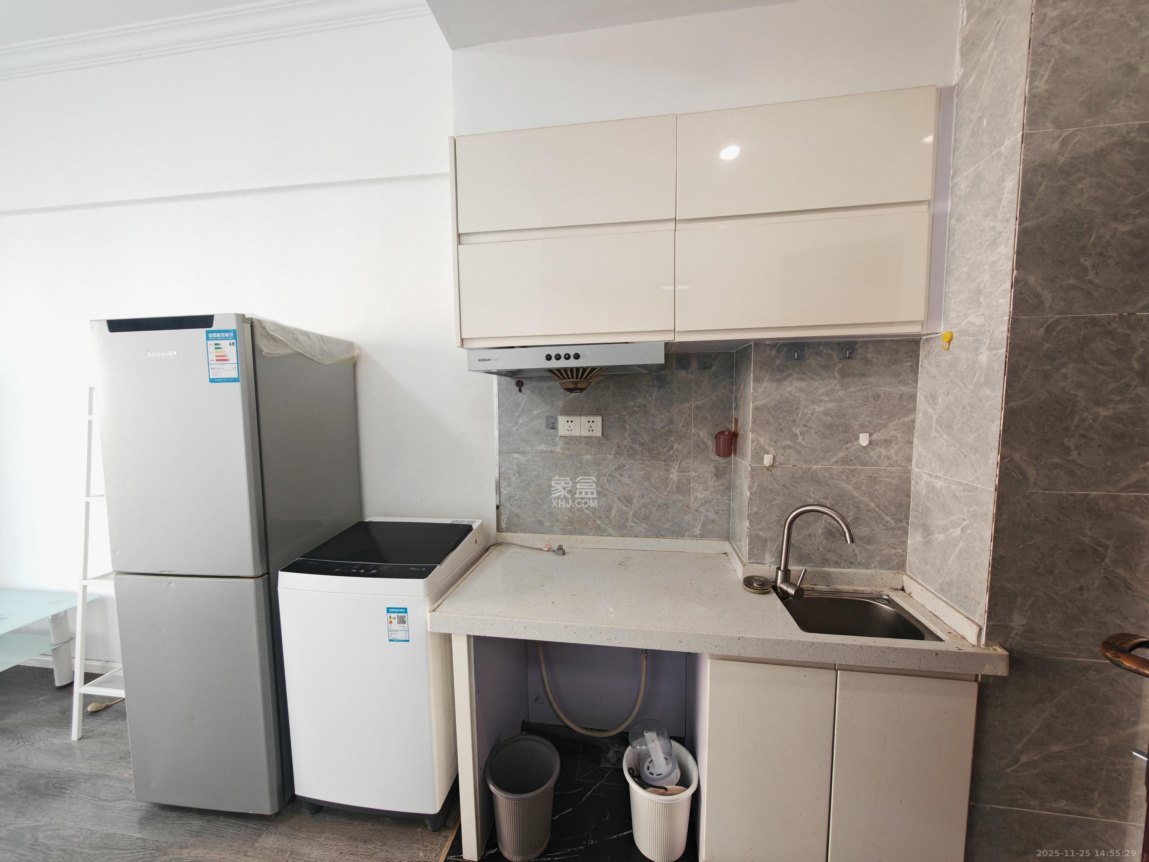 梅溪鑫苑名家  1室1厅1卫    1300.0元/月室内图