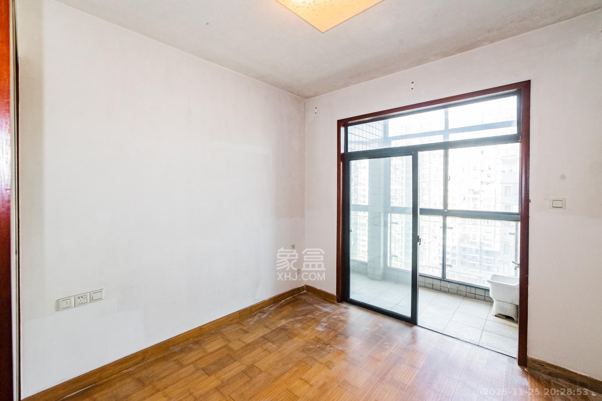 湘江世纪城咏江苑  2室2厅1卫    65.0万卧室