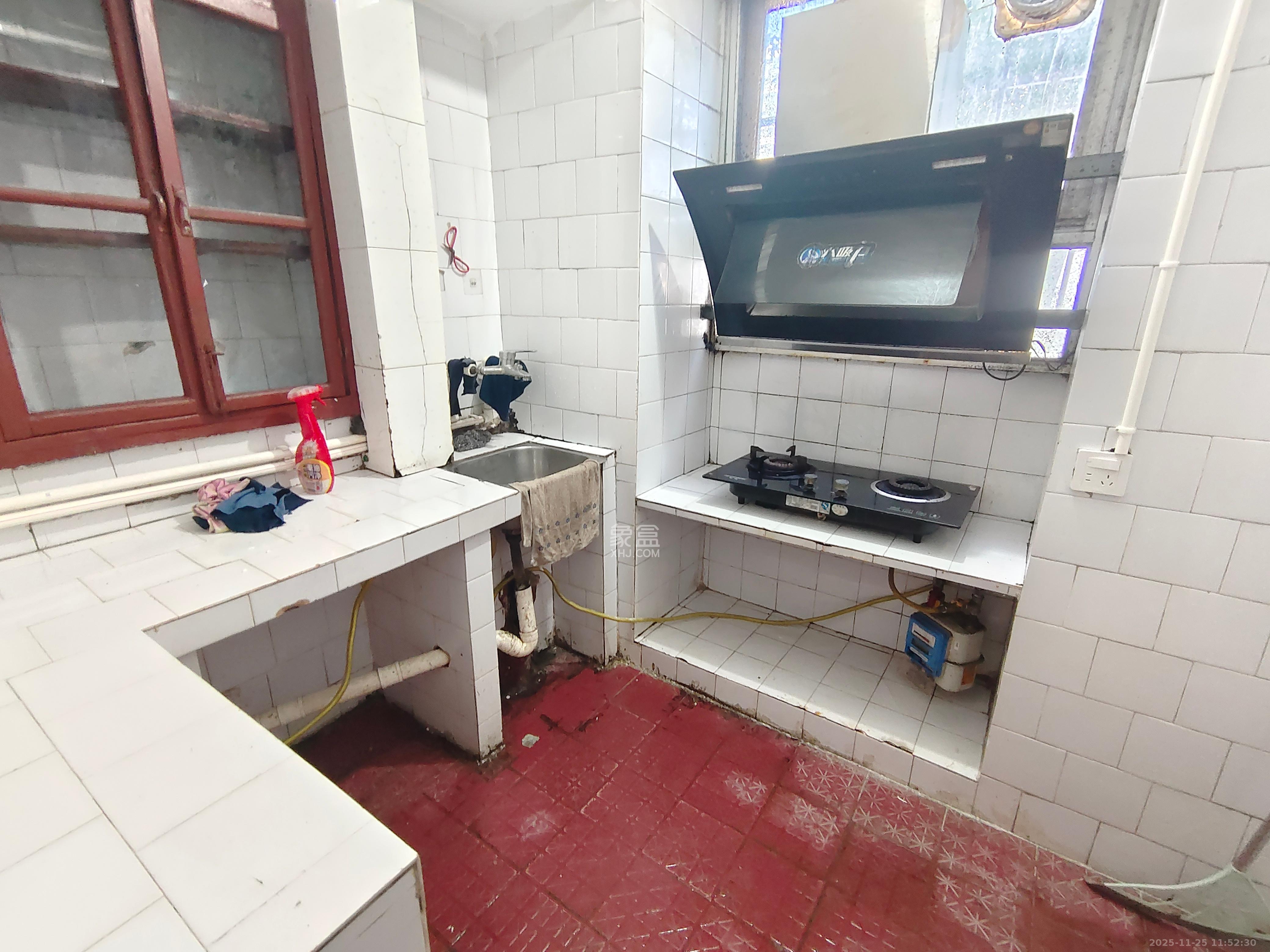 湘仪家园  3室1厅2卫    1600.0元/月室内图