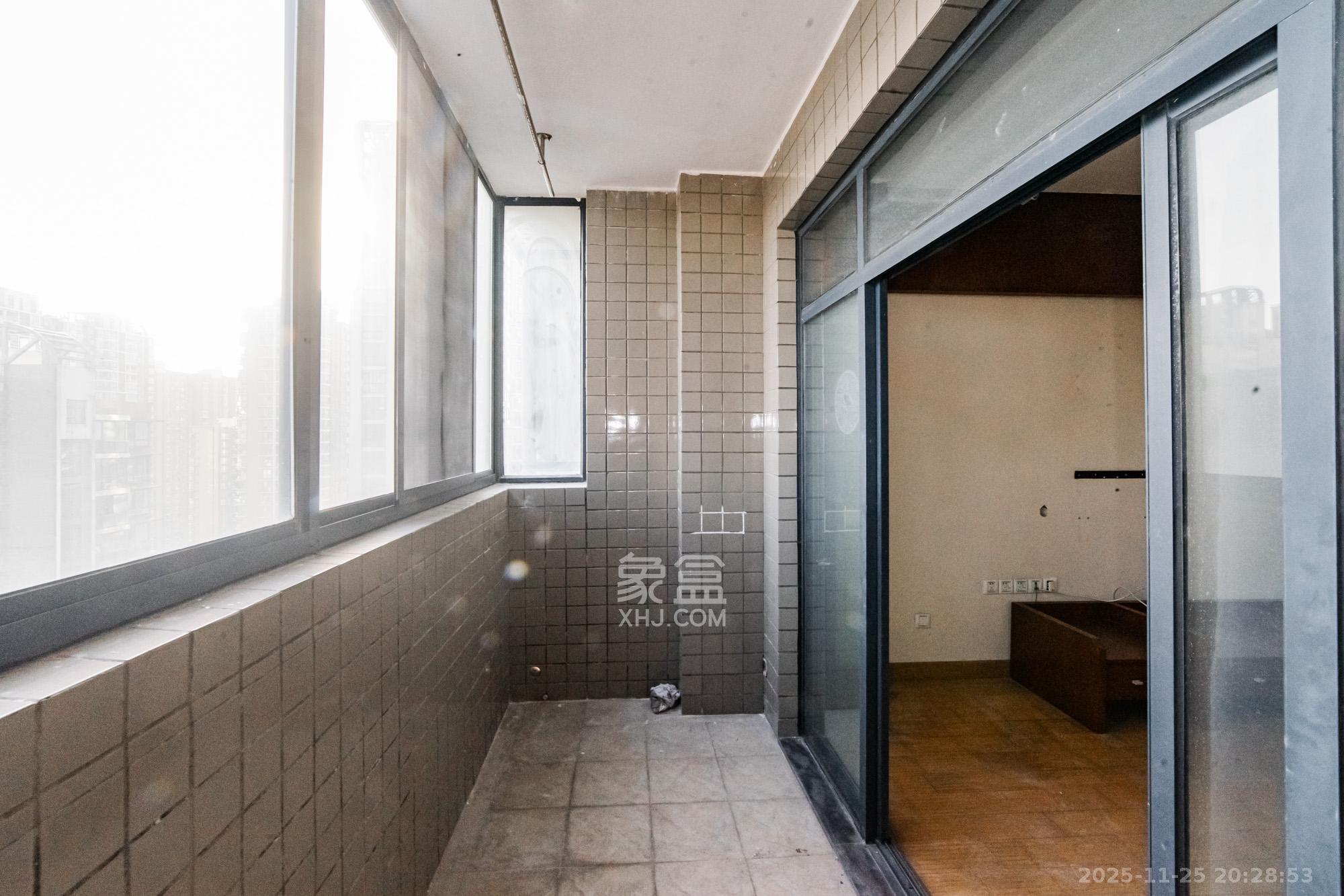 湘江世纪城咏江苑  2室2厅1卫    65.0万阳台