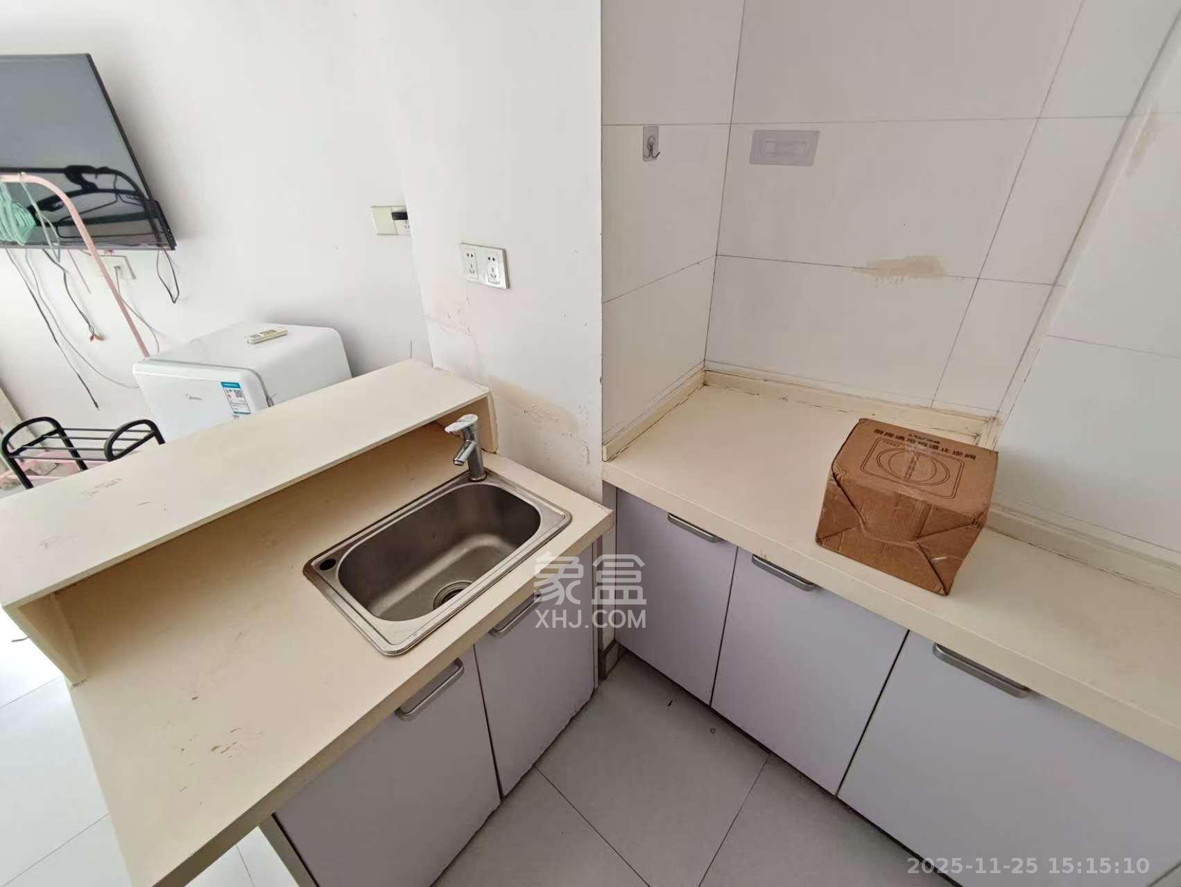 2076至高点  1室1厅1卫    1000.0元/月室内图