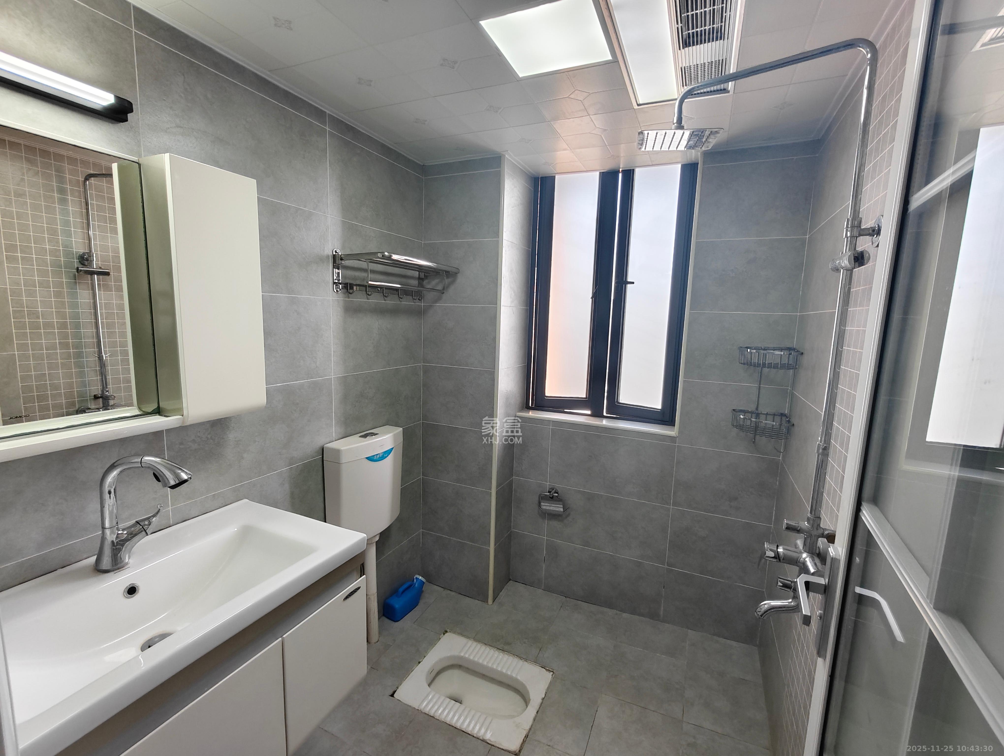 半山壹号 3室2厅2卫 3500.0元/月 半山壹号 3室2厅2卫 3500.0元/月室内图