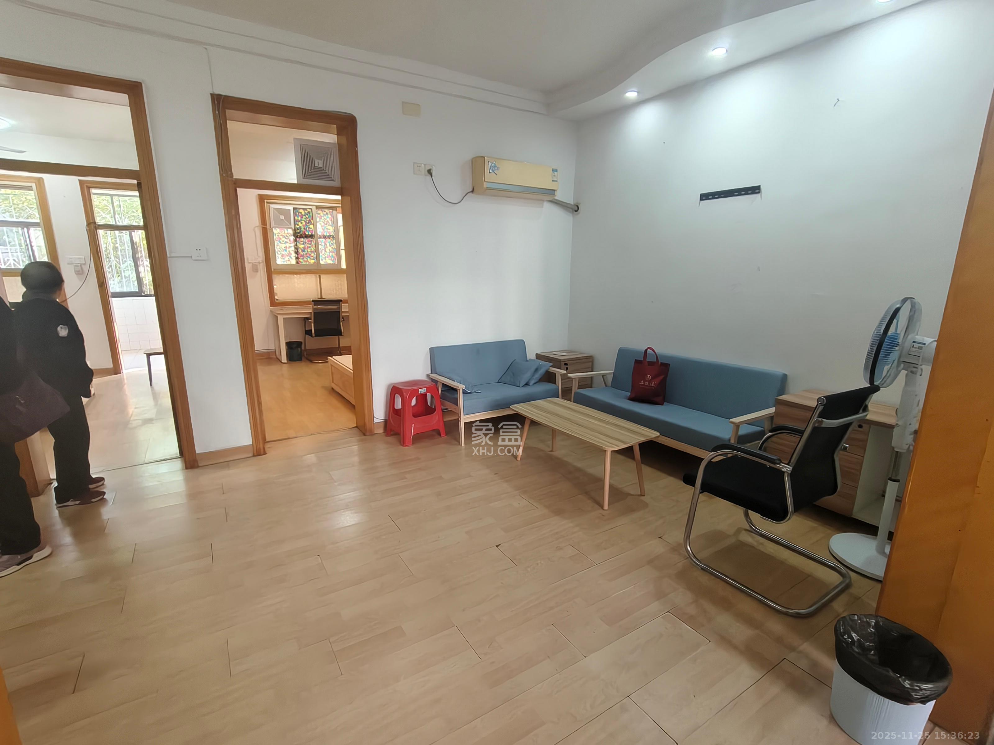 无线电信宿舍 3室2厅1卫 2000.0元/月 无线电信宿舍 3室2厅1卫 2000.0元/月室内图