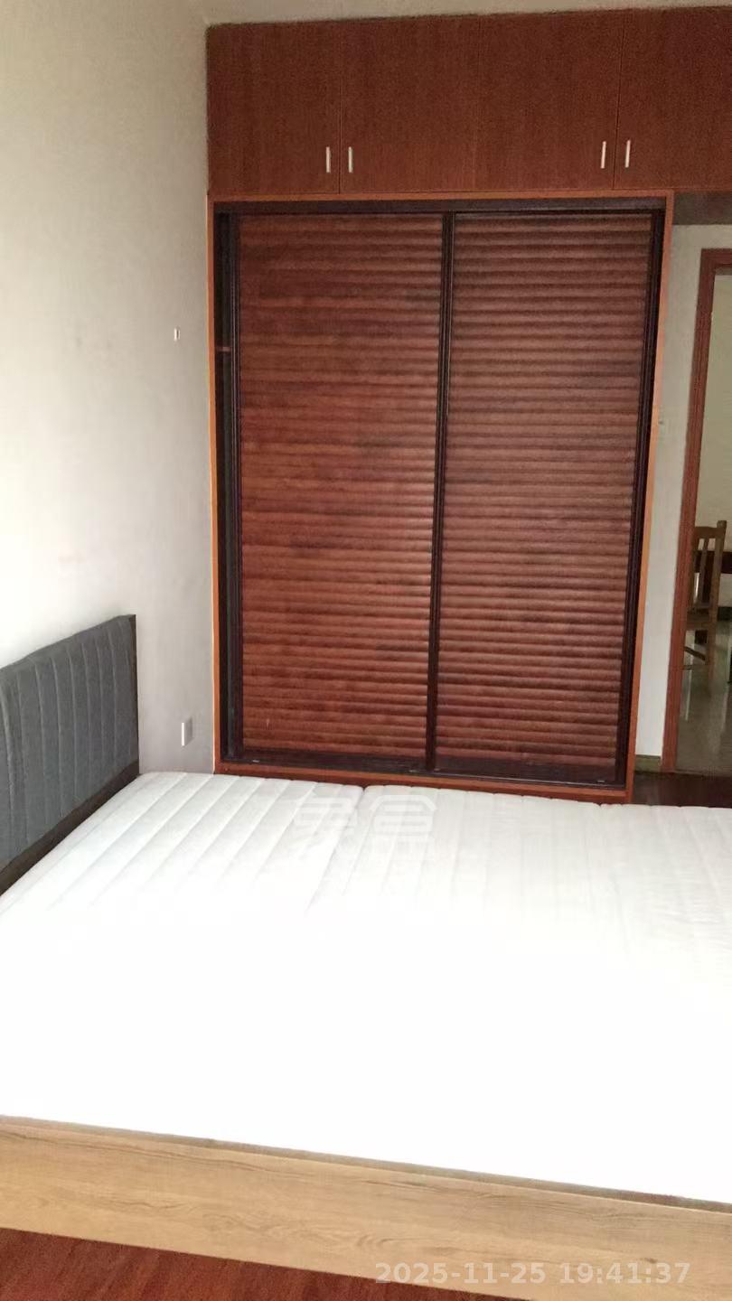 万国城(当代满庭春MOMA)一期 3室2厅2卫 2000.0元/月 万国城(当代满庭春MOMA)一期 3室2厅2卫 2000.0元/月室内图