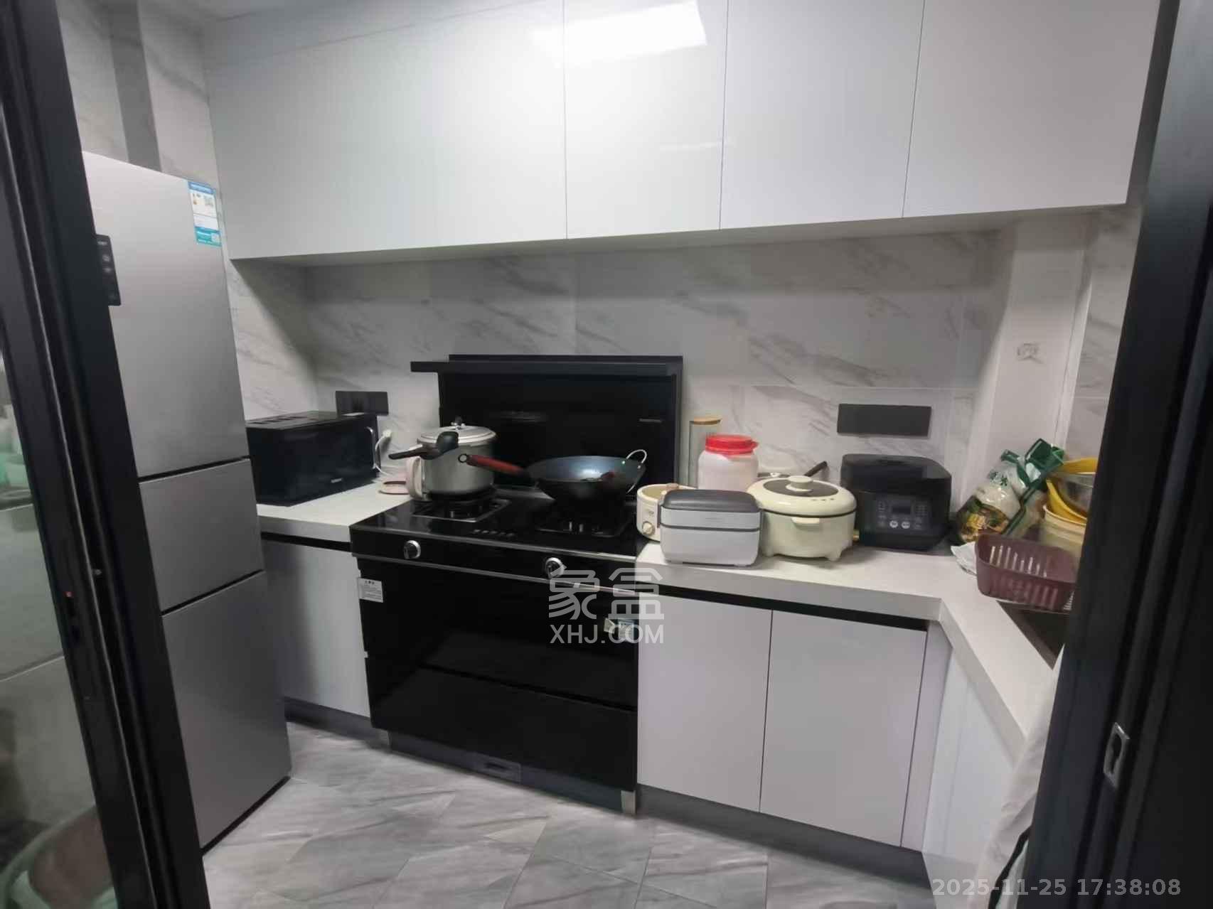 荣盛花语城 3室2厅1卫 2200.0元/月 荣盛花语城 3室2厅1卫 2200.0元/月室内图