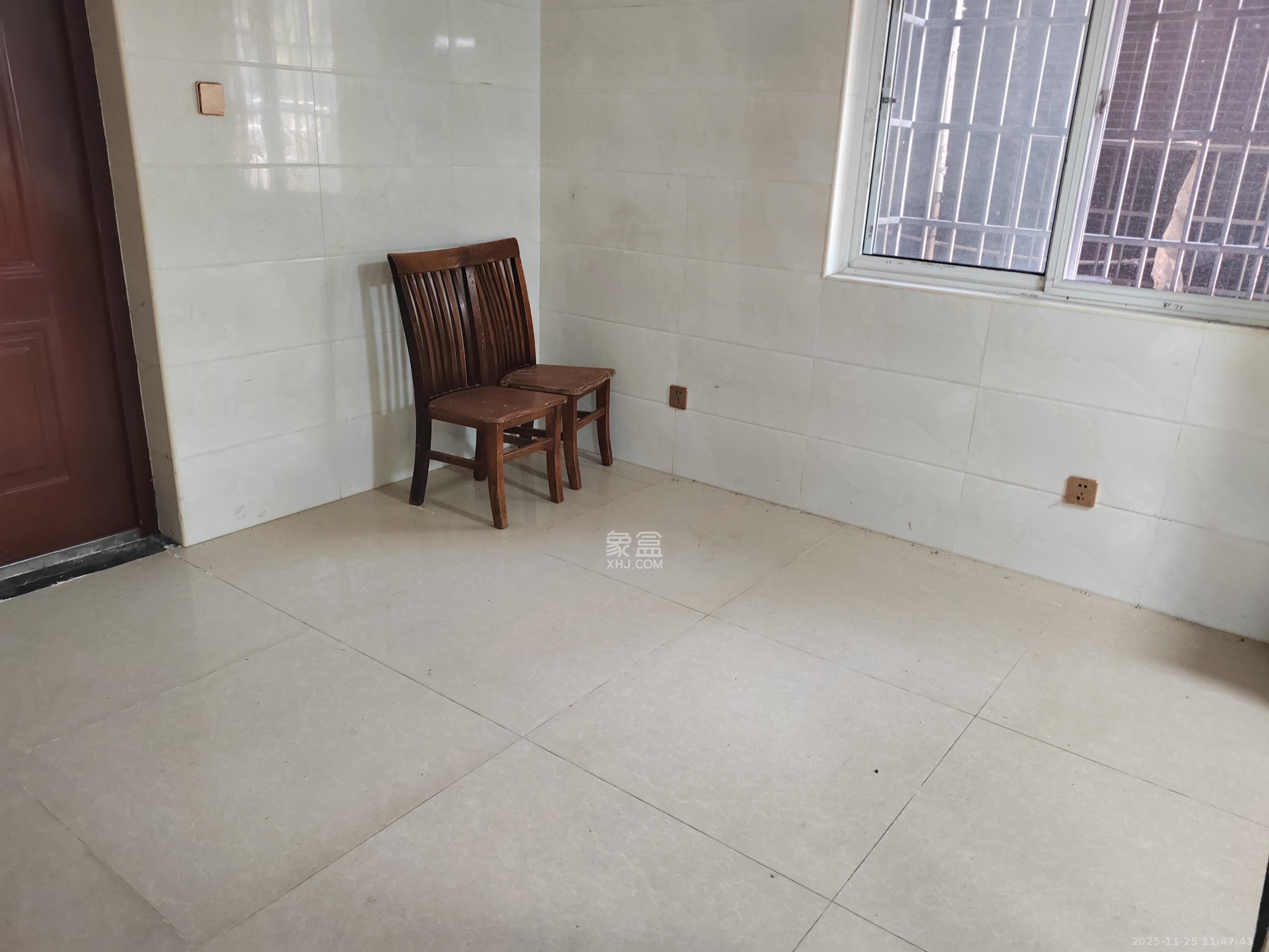 星城新宇黎锦苑  1室1厅1卫    2000.0元/月