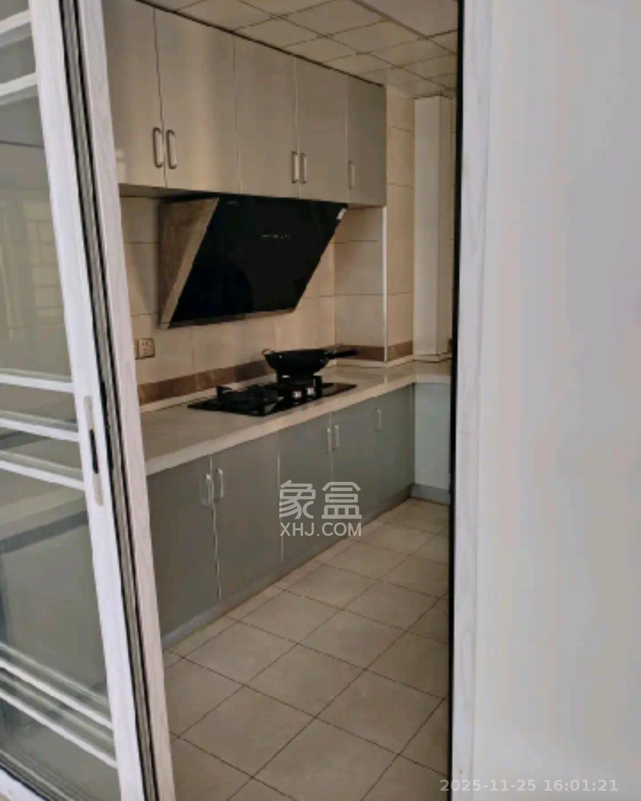 洋湖春园  3室2厅2卫    2400.0元/月室内图