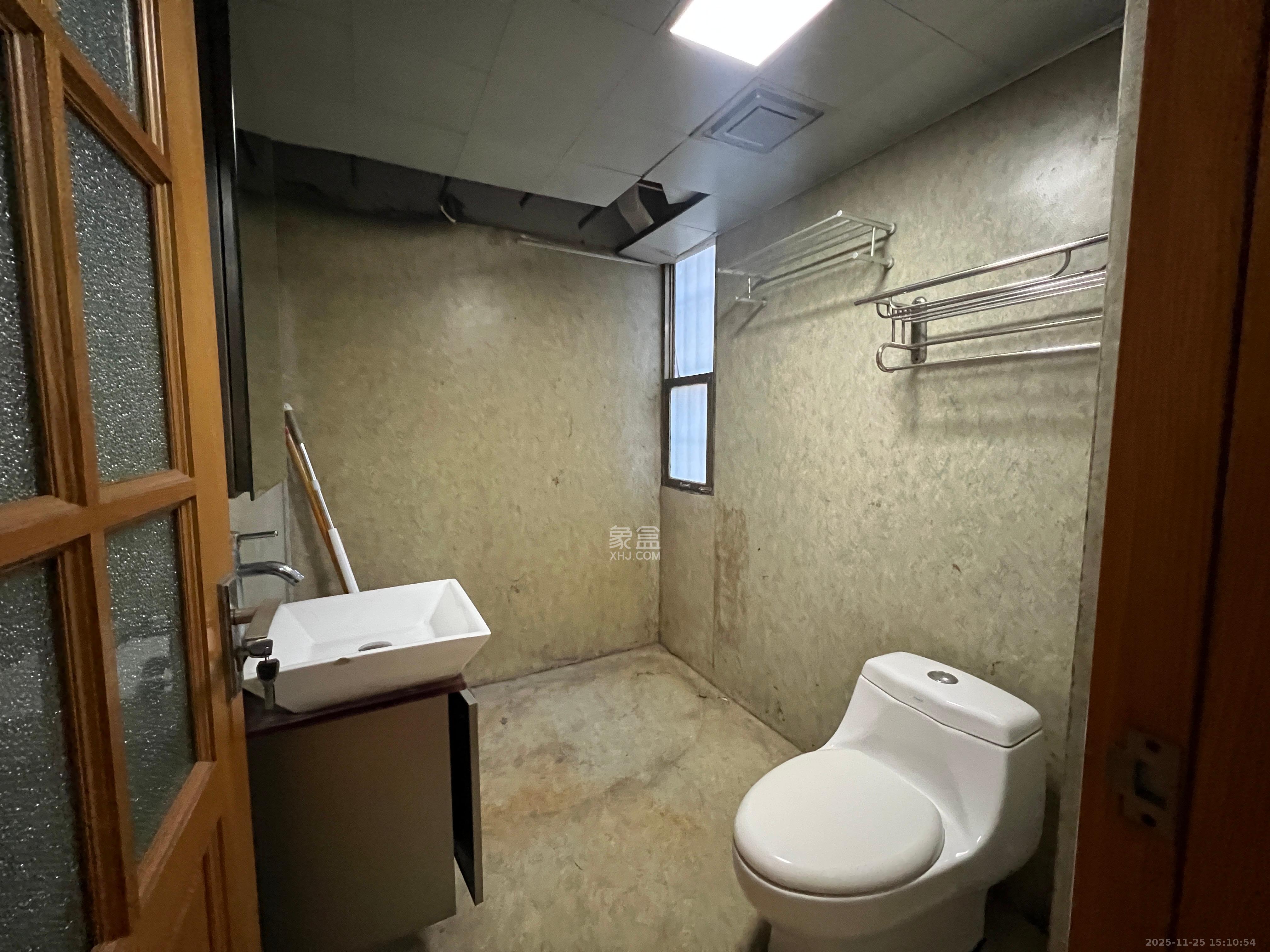 金色比华利 4室2厅1卫 2400.0元/月 金色比华利 4室2厅1卫 2400.0元/月室内图