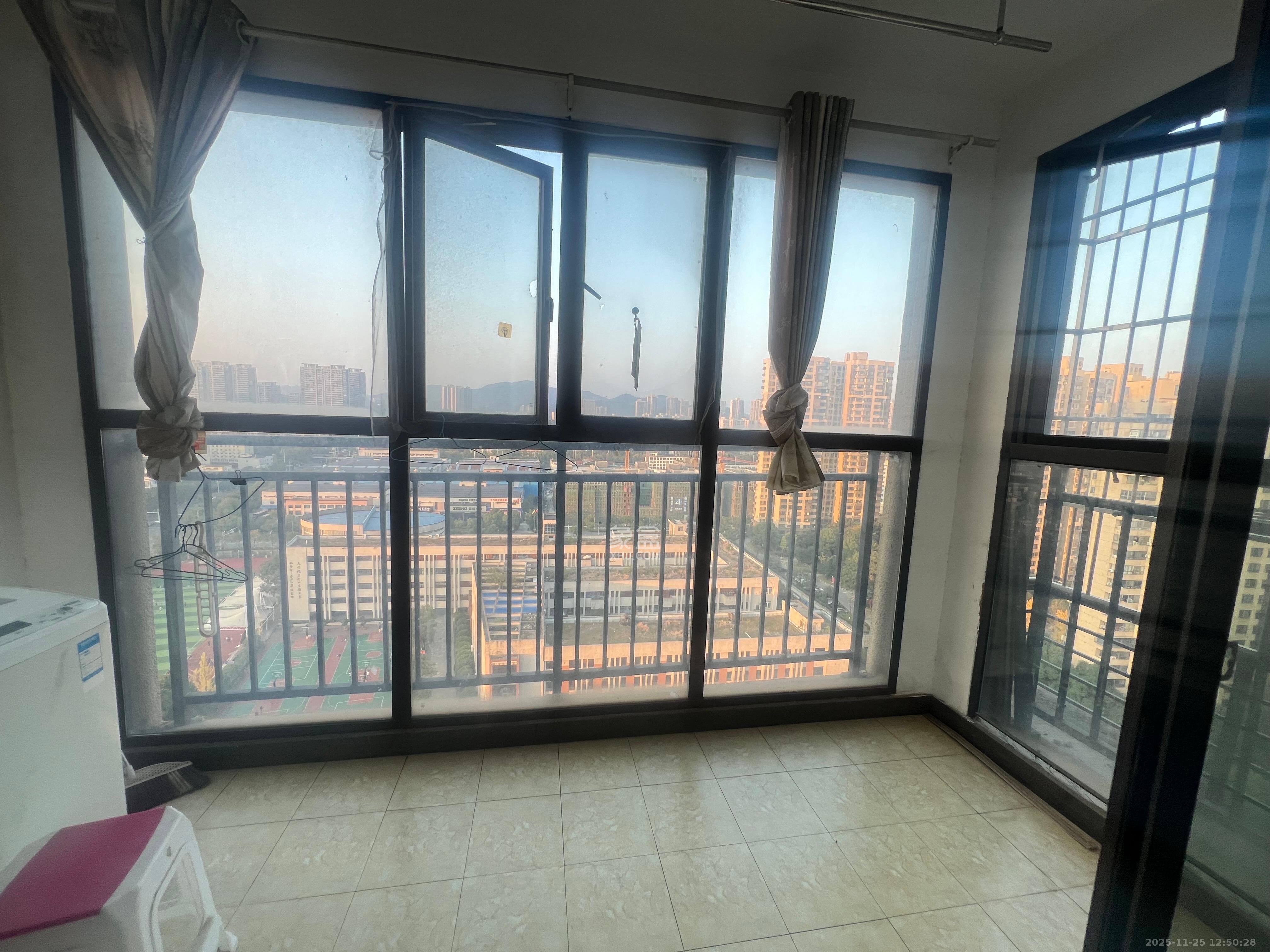 南枫时光 2室2厅1卫 2200.0元/月 南枫时光 2室2厅1卫 2200.0元/月室内图