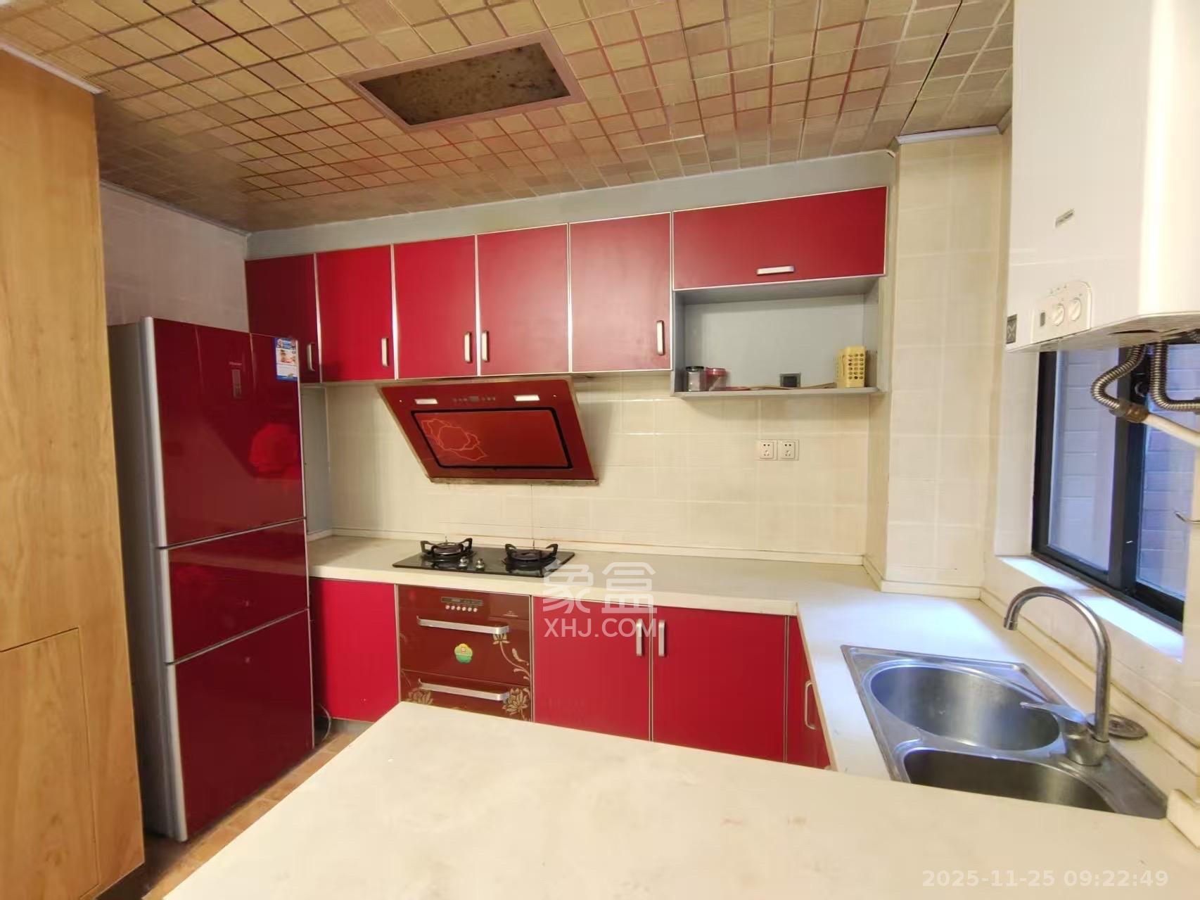 翡翠云天  3室2厅2卫    2300.0元/月室内图