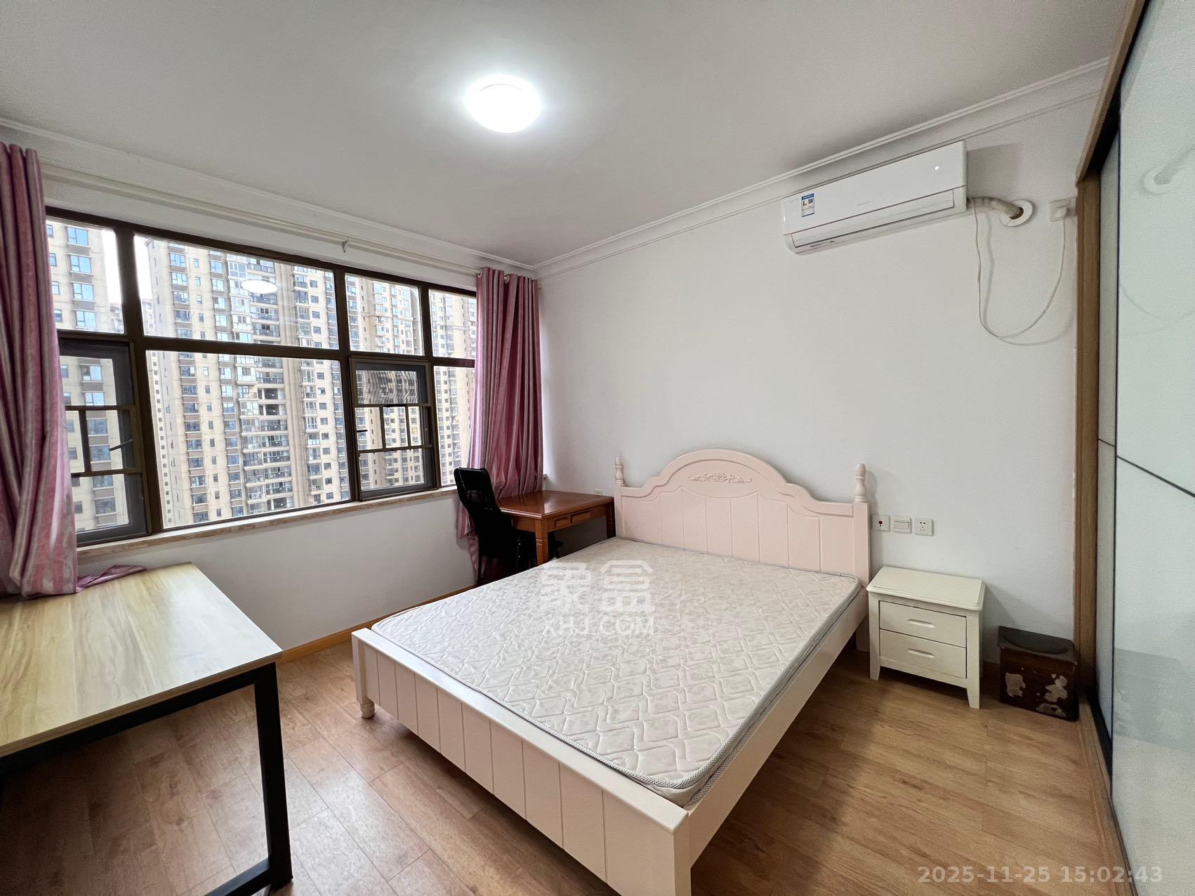 江山帝景哈佛  3室2厅1卫    2000.0元/月室内图