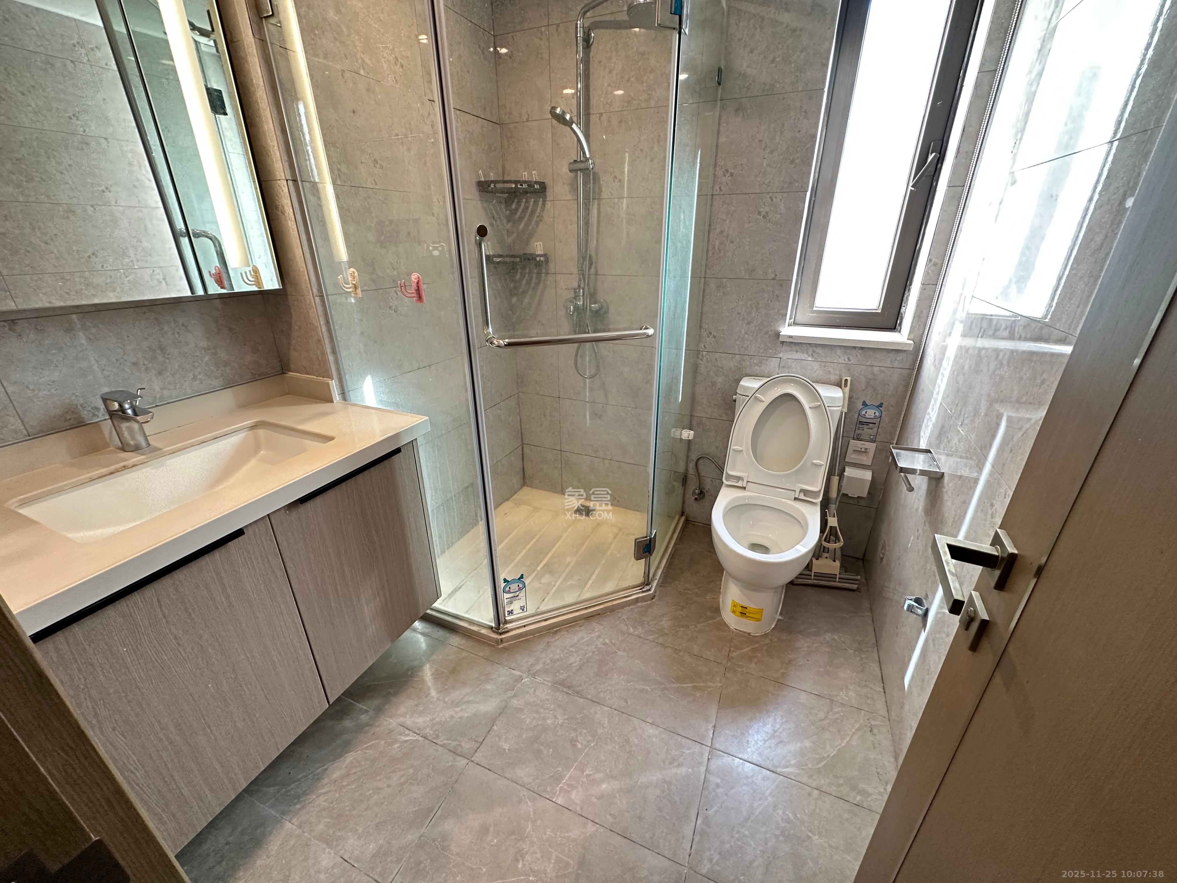 龙湖铂金中心(龙湖春江郦城) 3室2厅2卫 4300.0元/月 龙湖铂金中心(龙湖春江郦城) 3室2厅2卫 4300.0元/月室内图