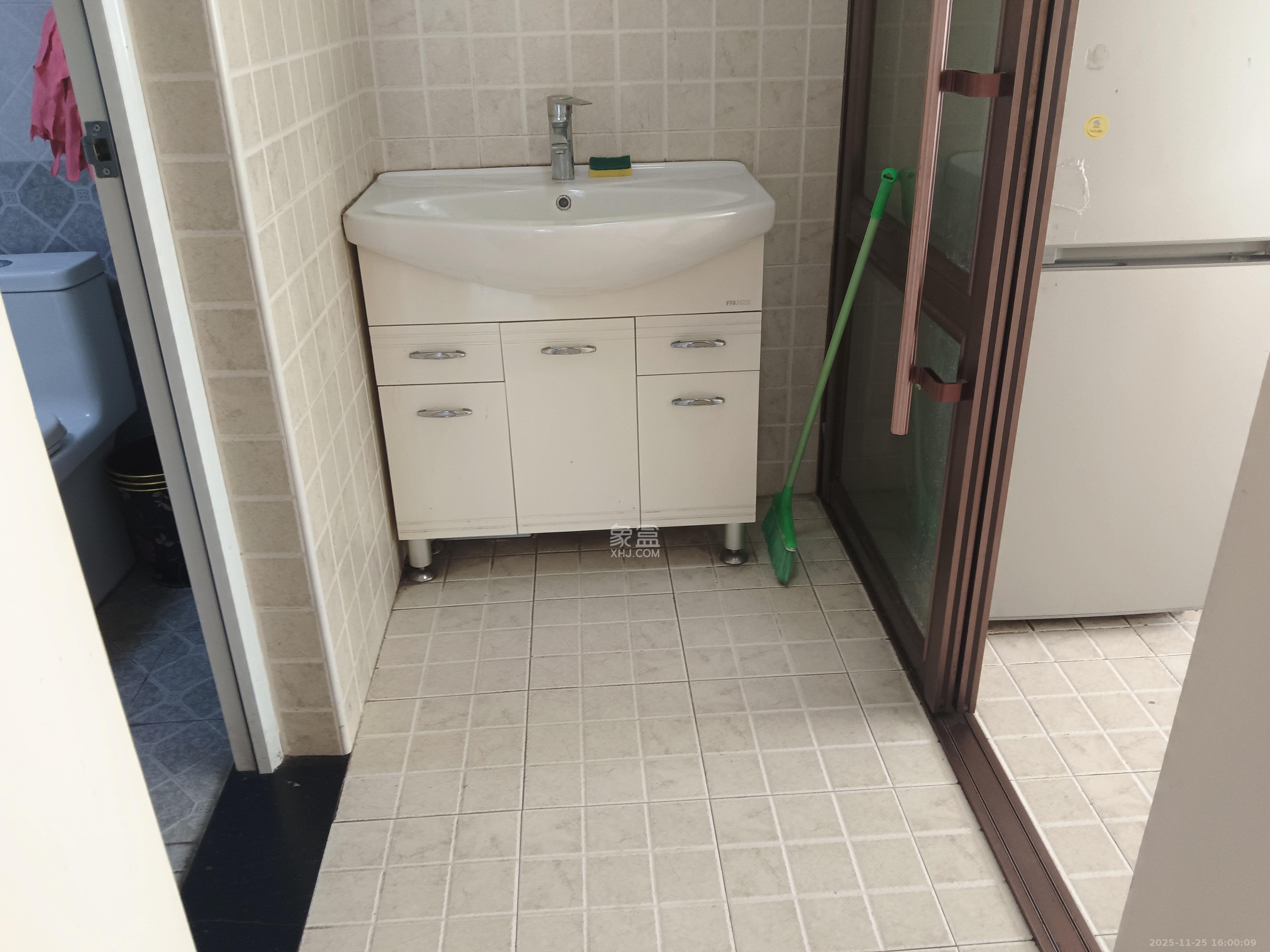 左岸右岸 2室1厅1卫 2200.0元/月 左岸右岸 2室1厅1卫 2200.0元/月室内图