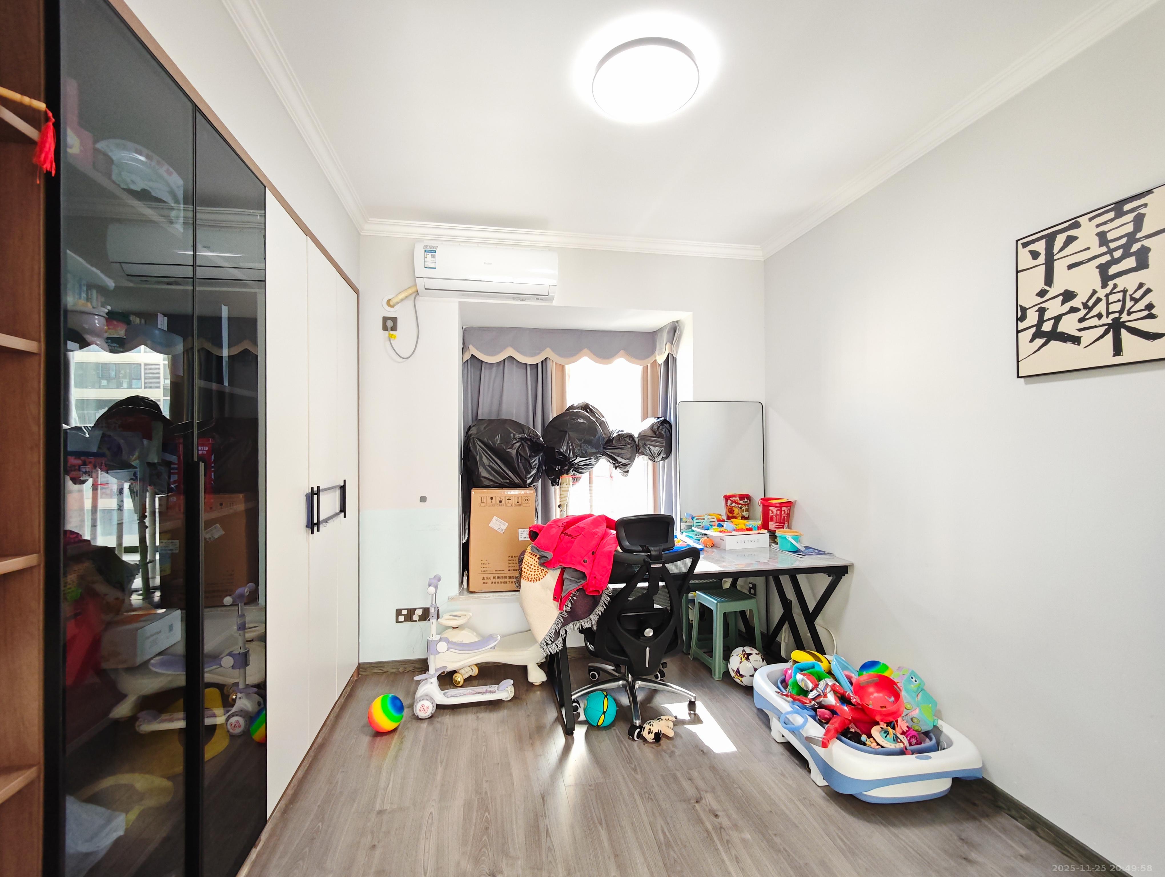 保利城(中航城国际社区、郡原美村) 4室2厅2卫 155.0万 保利城(中航城国际社区、郡原美村) 4室2厅2卫 155.0万卧室