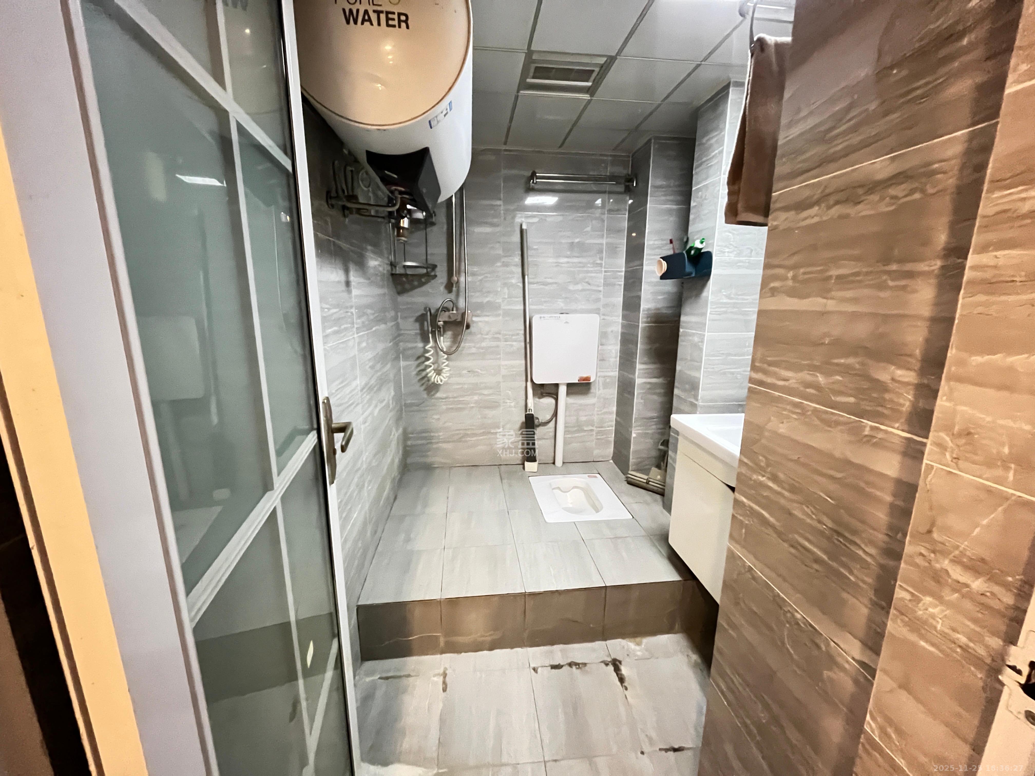 东盈商业广场(华泉城市广场) 2室1厅1卫 2700.0元/月 东盈商业广场(华泉城市广场) 2室1厅1卫 2700.0元/月室内图