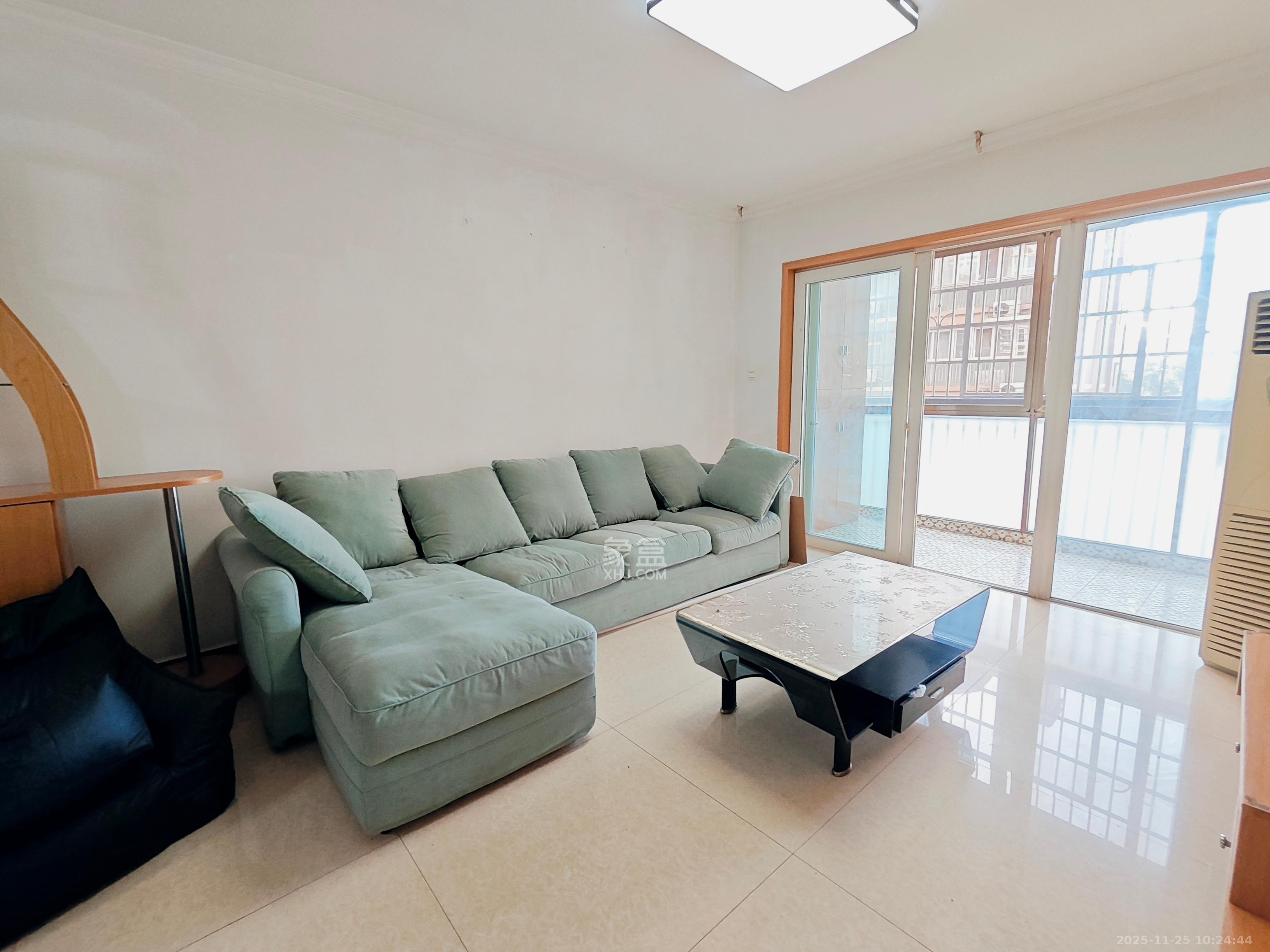 德润园  1室2厅1卫    1800.0元/月