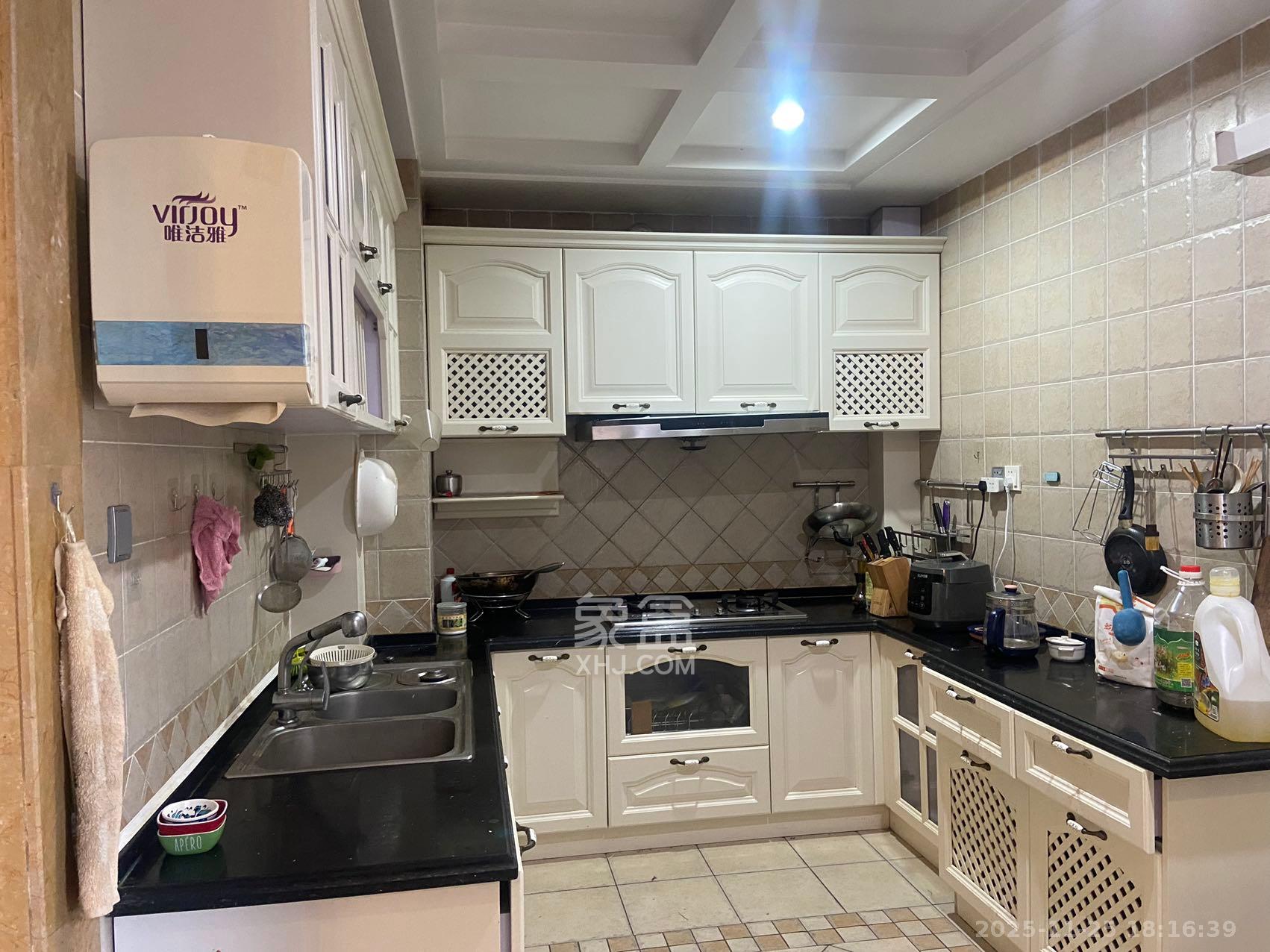 藏珑湖上国际花园 5室2厅3卫 10000.0元/月 藏珑湖上国际花园 5室2厅3卫 10000.0元/月室内图