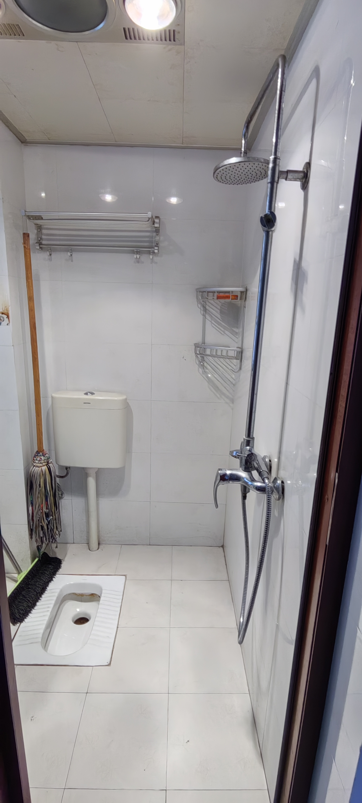 逸臣广场  3室2厅2卫    1800.0元/月室内图