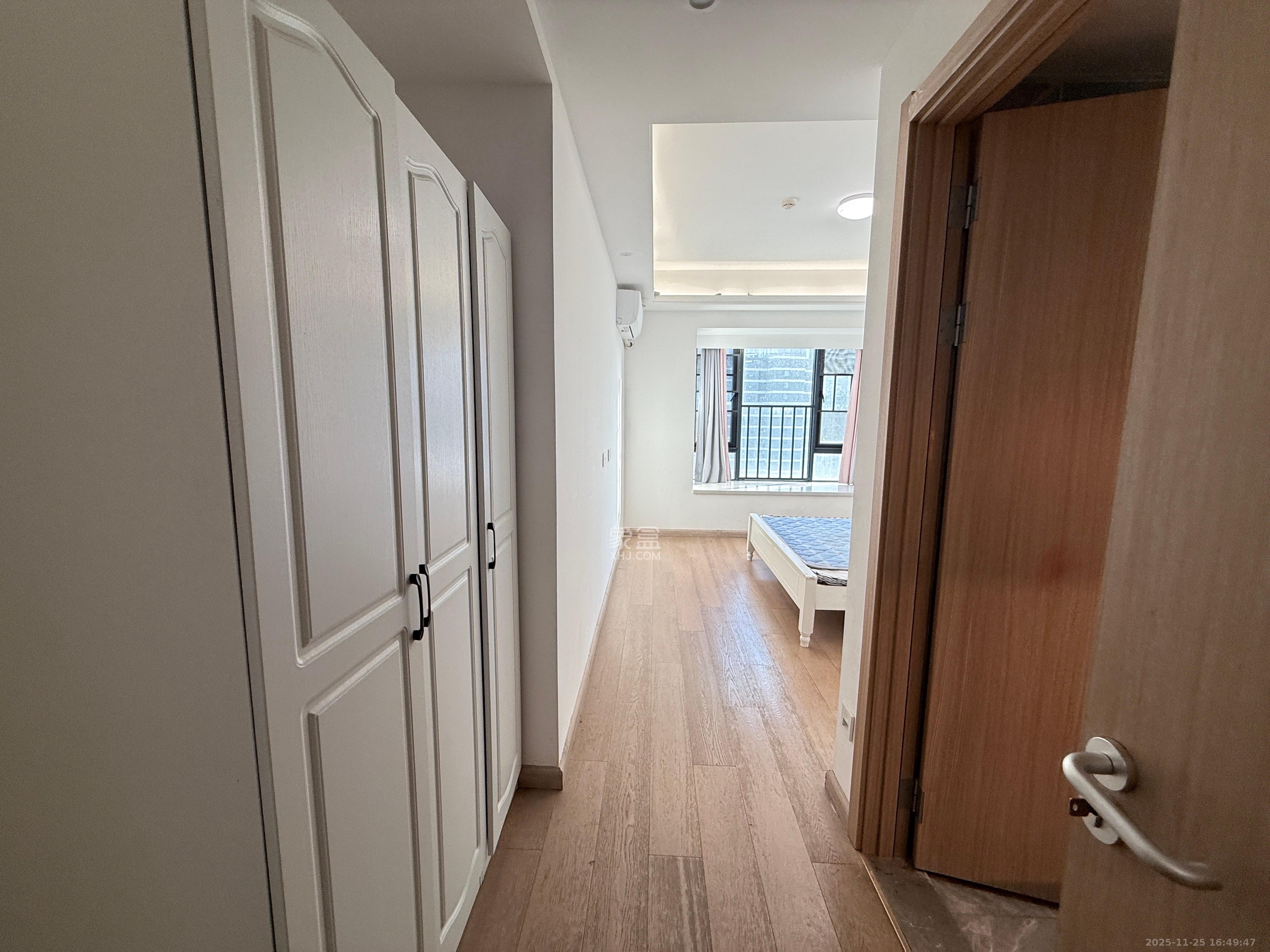 南山梅溪一方  4室2厅2卫    2850.0元/月室内图