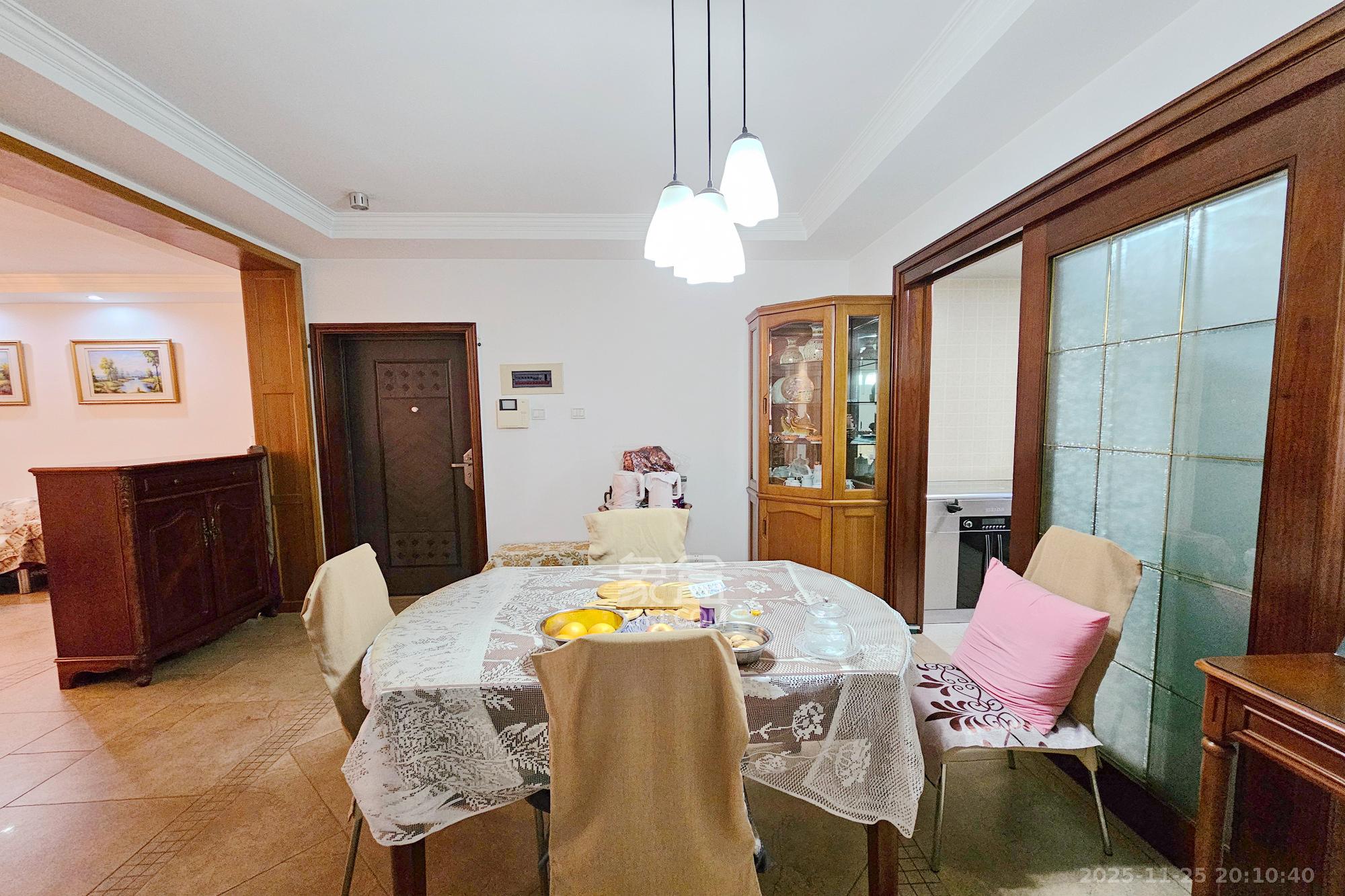 三江花中城 2室2厅1卫 90.0万 三江花中城 2室2厅1卫 90.0万客厅