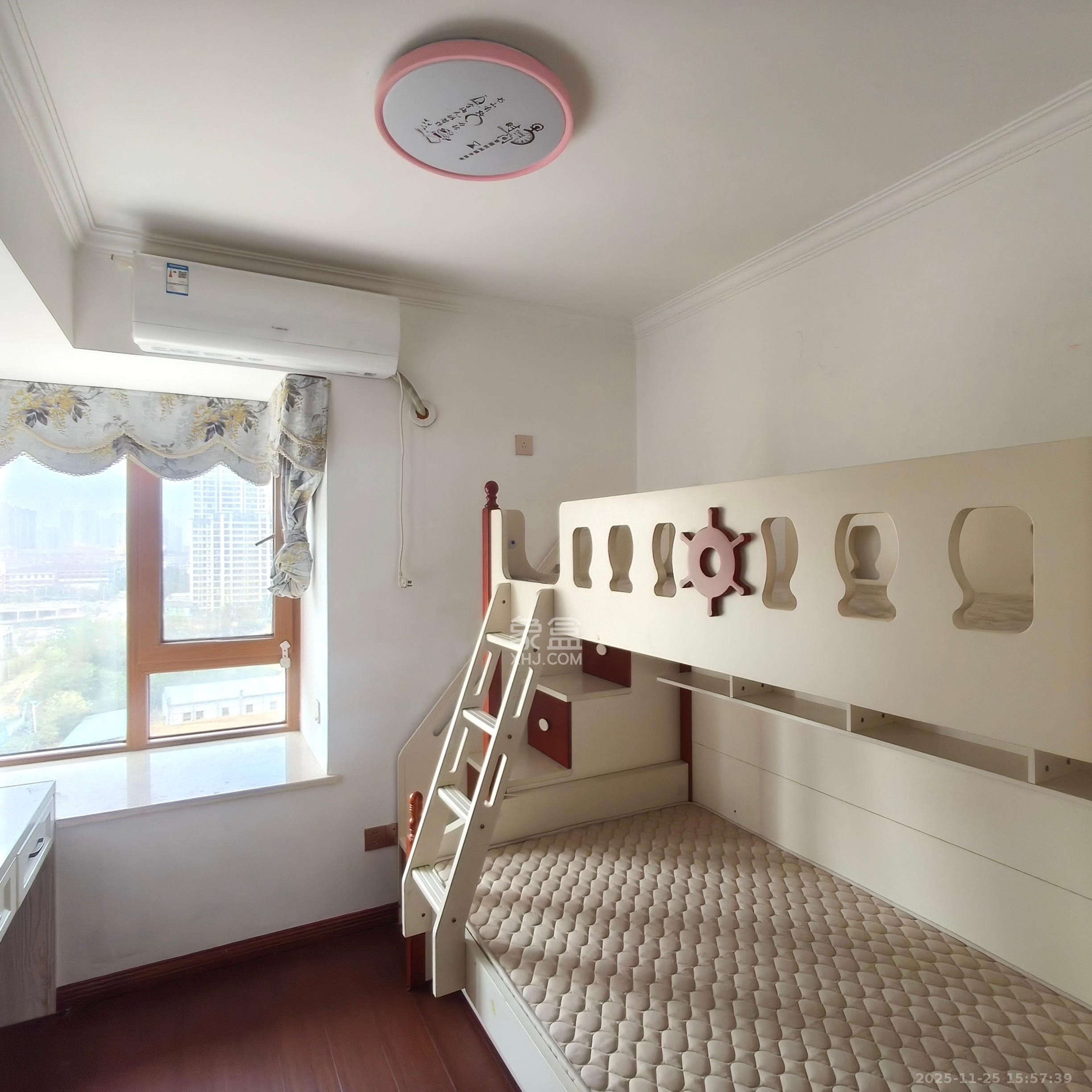 钱隆世家 4室2厅2卫 2600.0元/月 钱隆世家 4室2厅2卫 2600.0元/月室内图