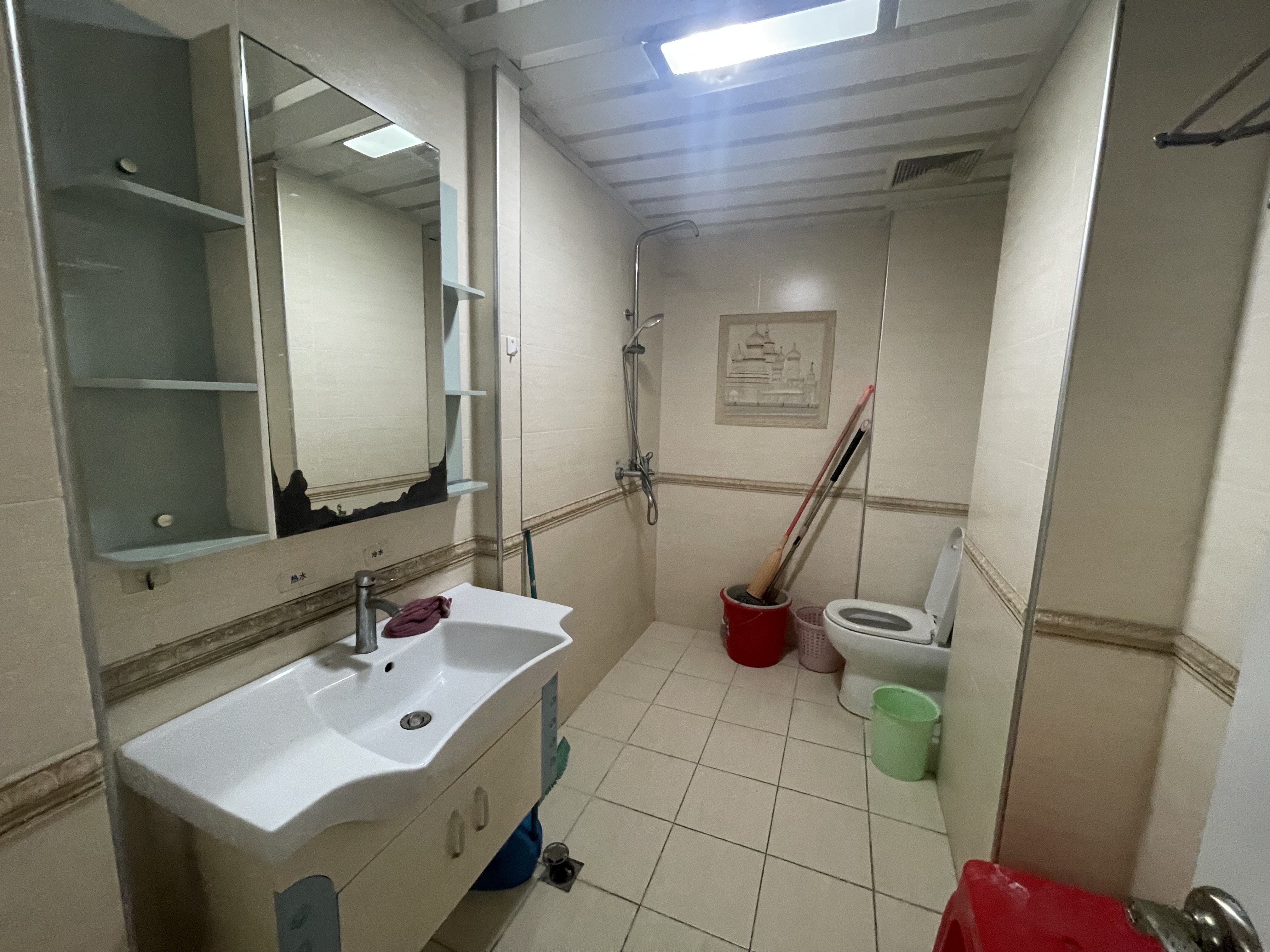 龙江大厦 4室2厅2卫 2600.0元/月 龙江大厦 4室2厅2卫 2600.0元/月室内图