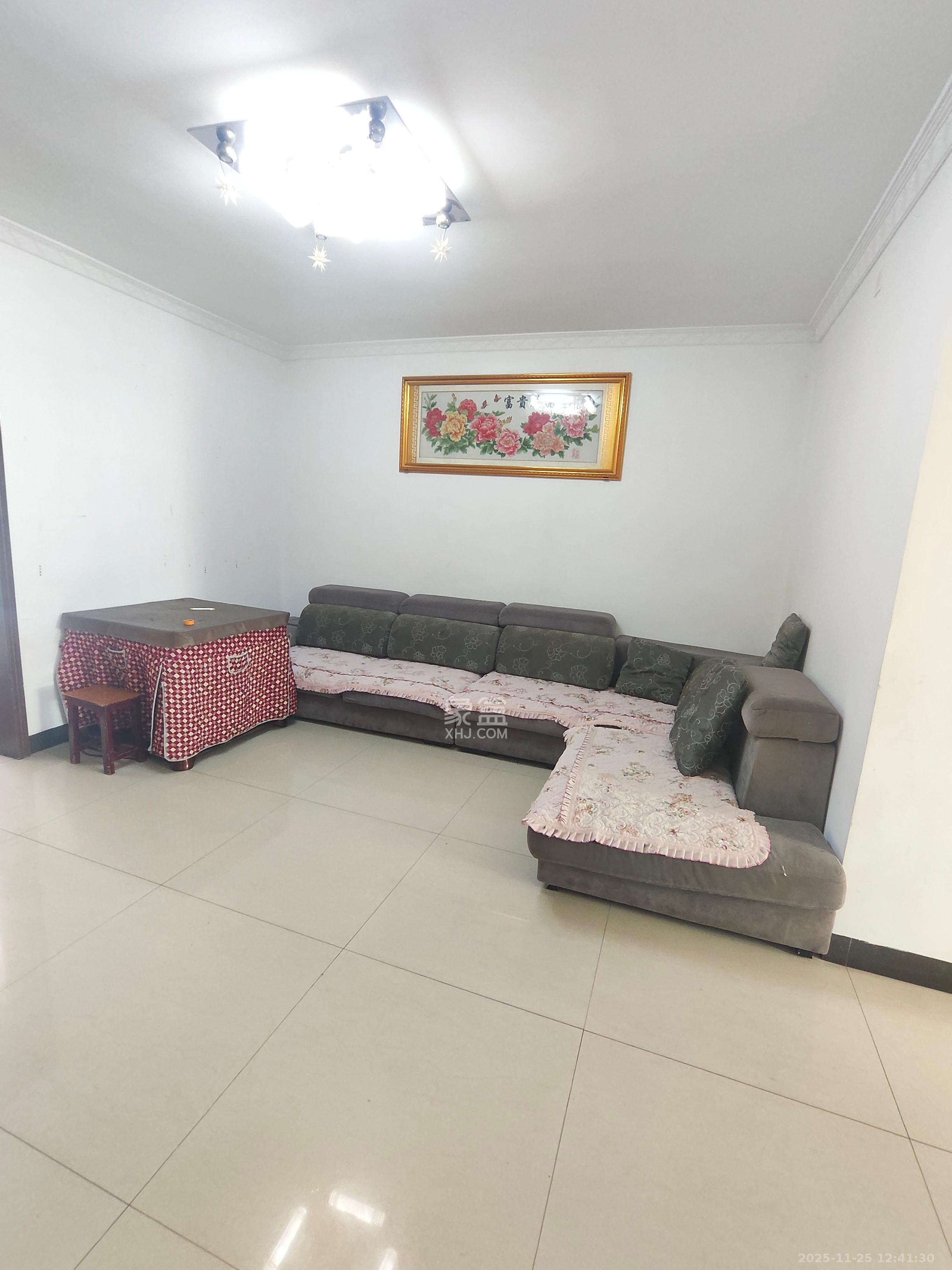 中南汽车世界  2室2厅1卫    1200.0元/月