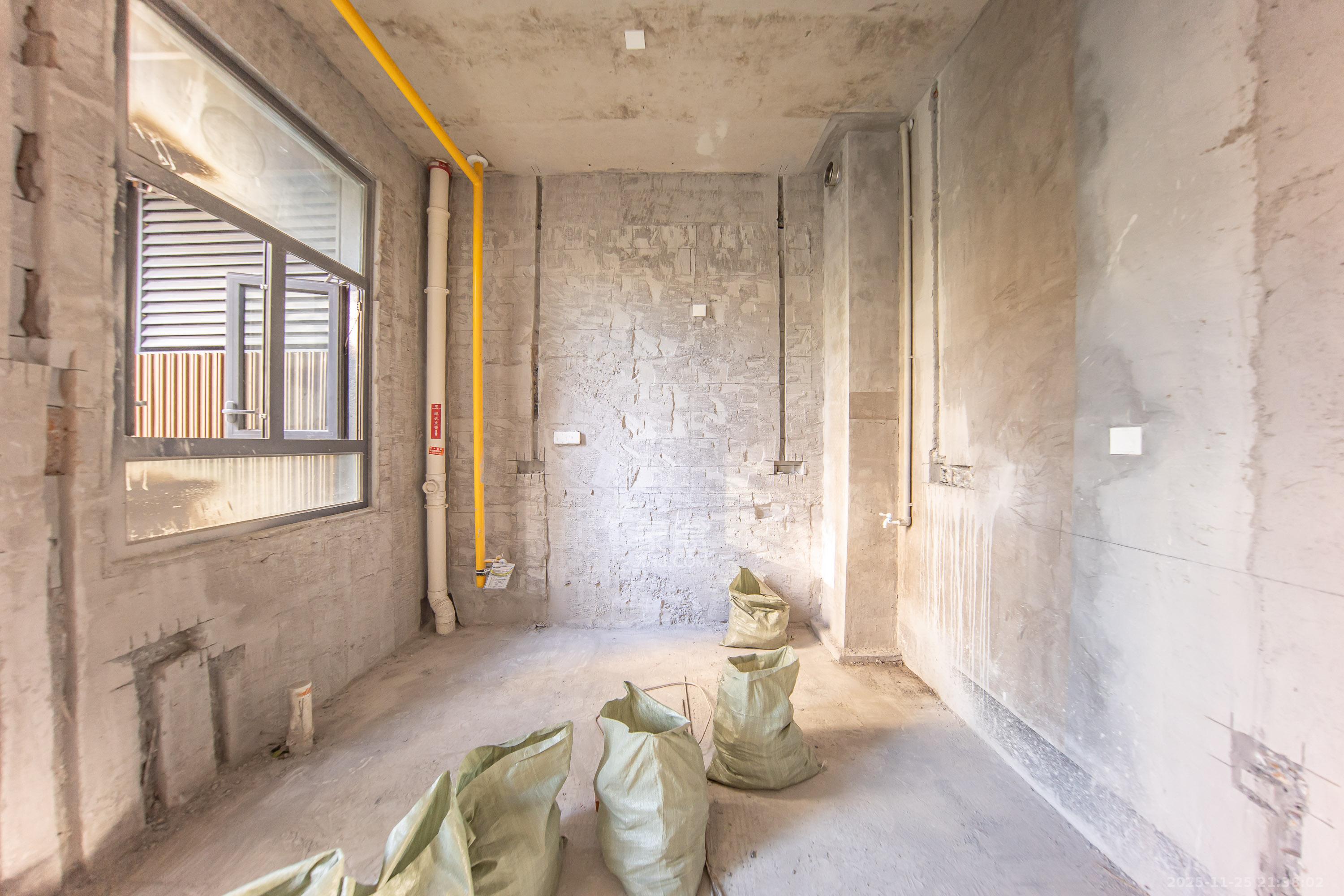 中海阅山府  4室2厅2卫    120.0万厨房