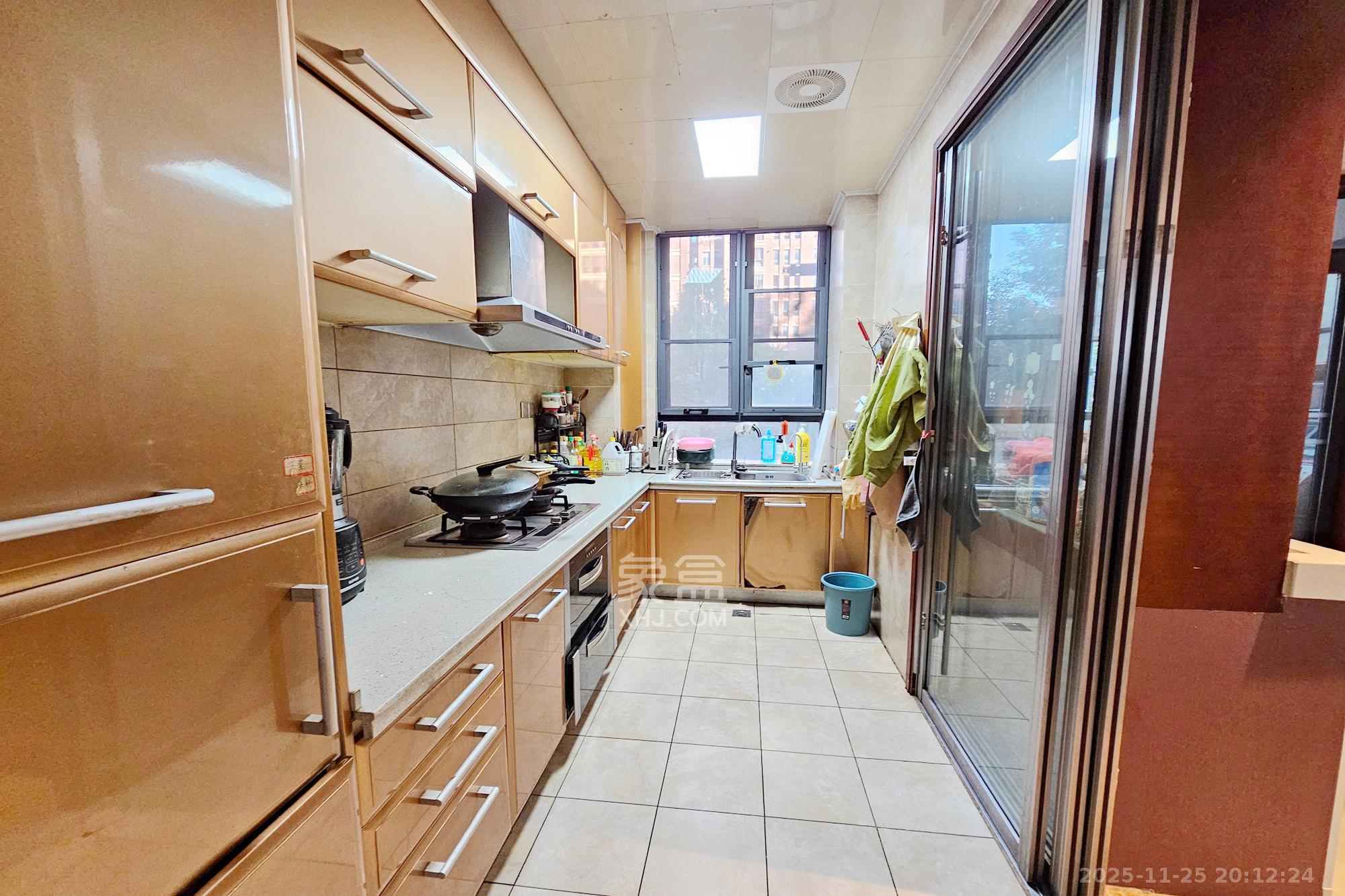 中隆国际御玺 4室2厅3卫 225.0万 中隆国际御玺 4室2厅3卫 225.0万其他