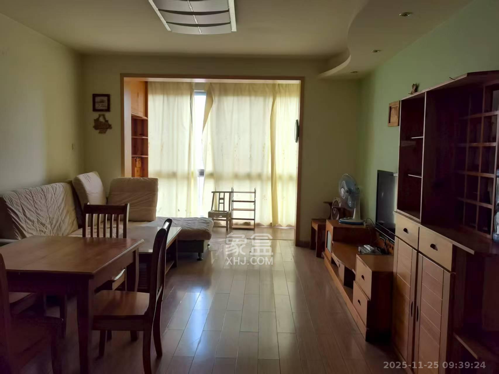 金色比华利  1室2厅1卫    2000.0元/月