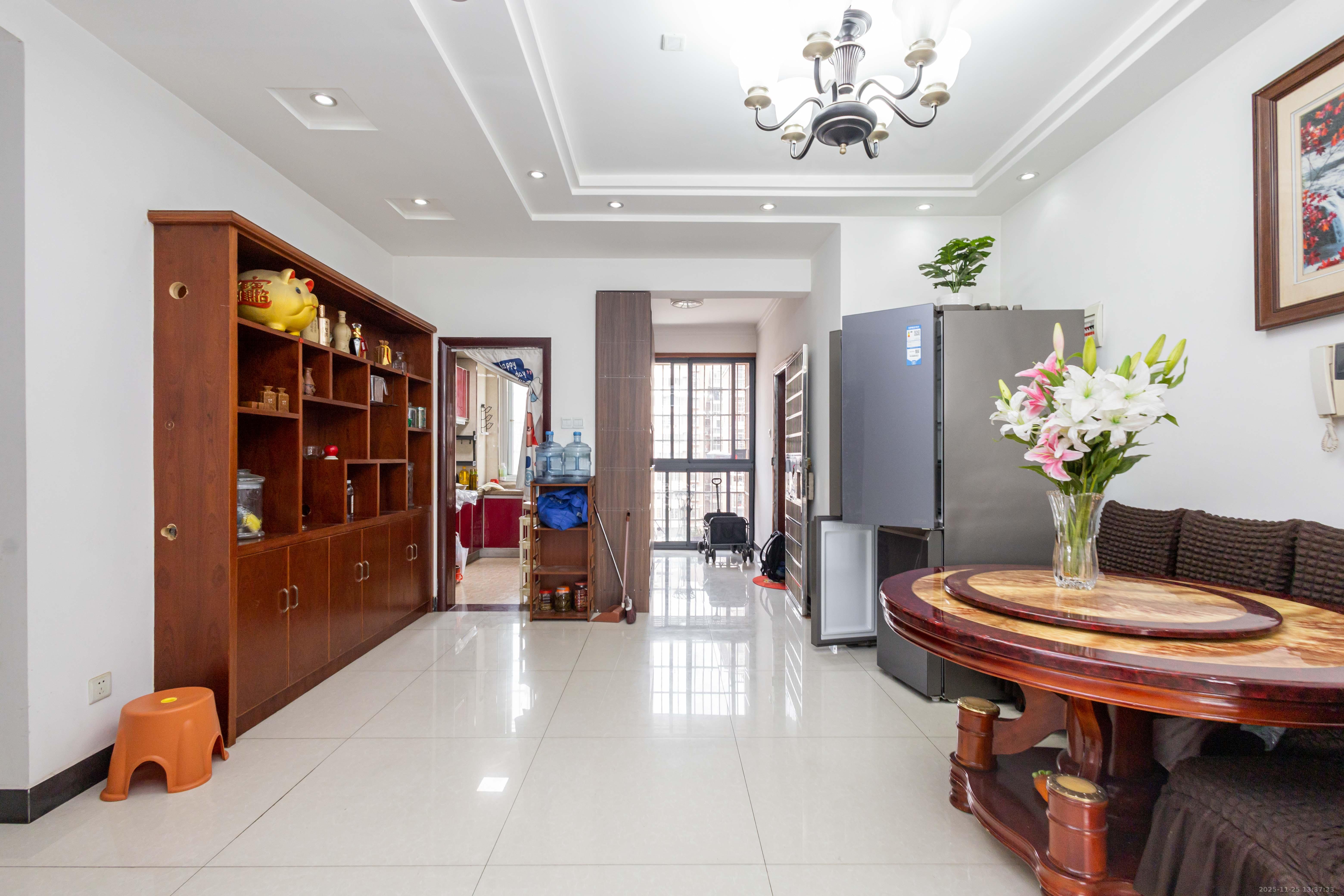 星城国际 3室2厅2卫 63.0万 星城国际 3室2厅2卫 63.0万客厅