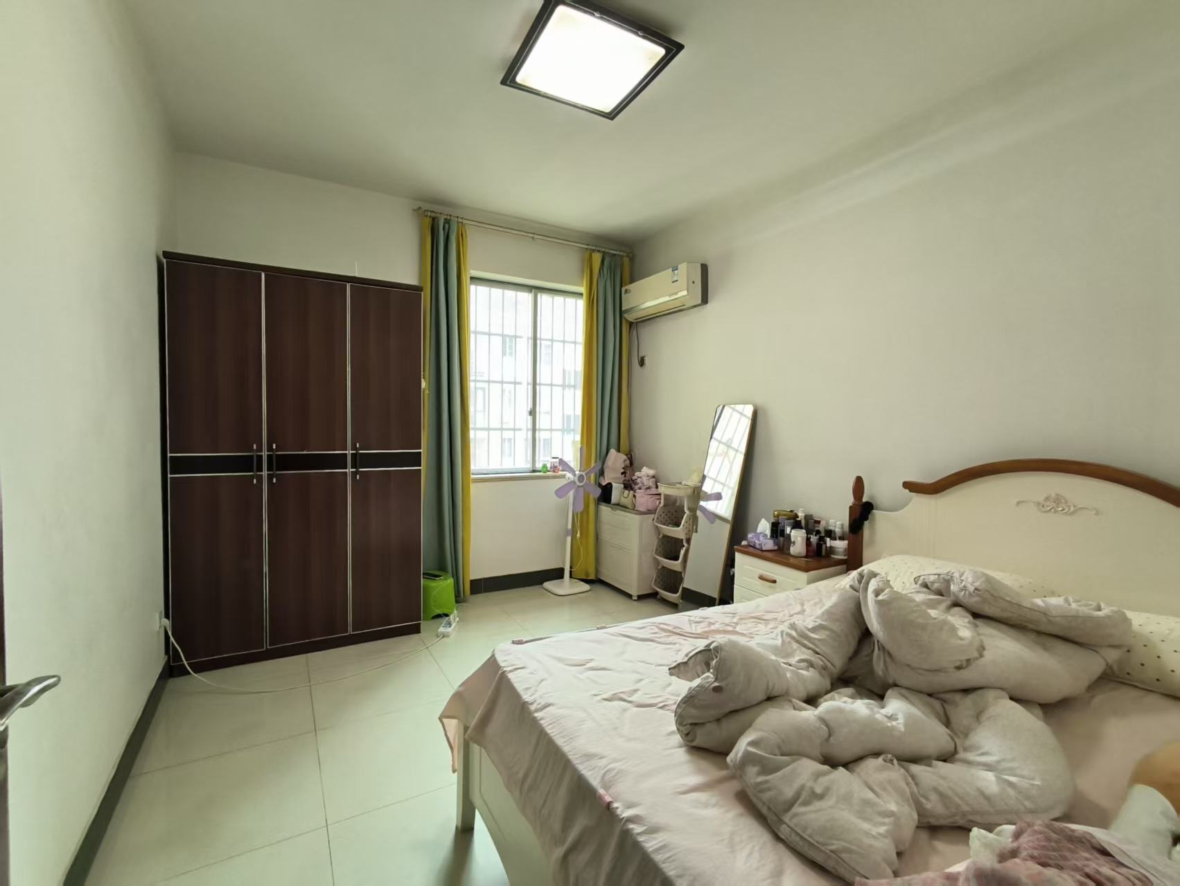 绿色佳园 3室2厅1卫 143.5万 绿色佳园 3室2厅1卫 143.5万客厅