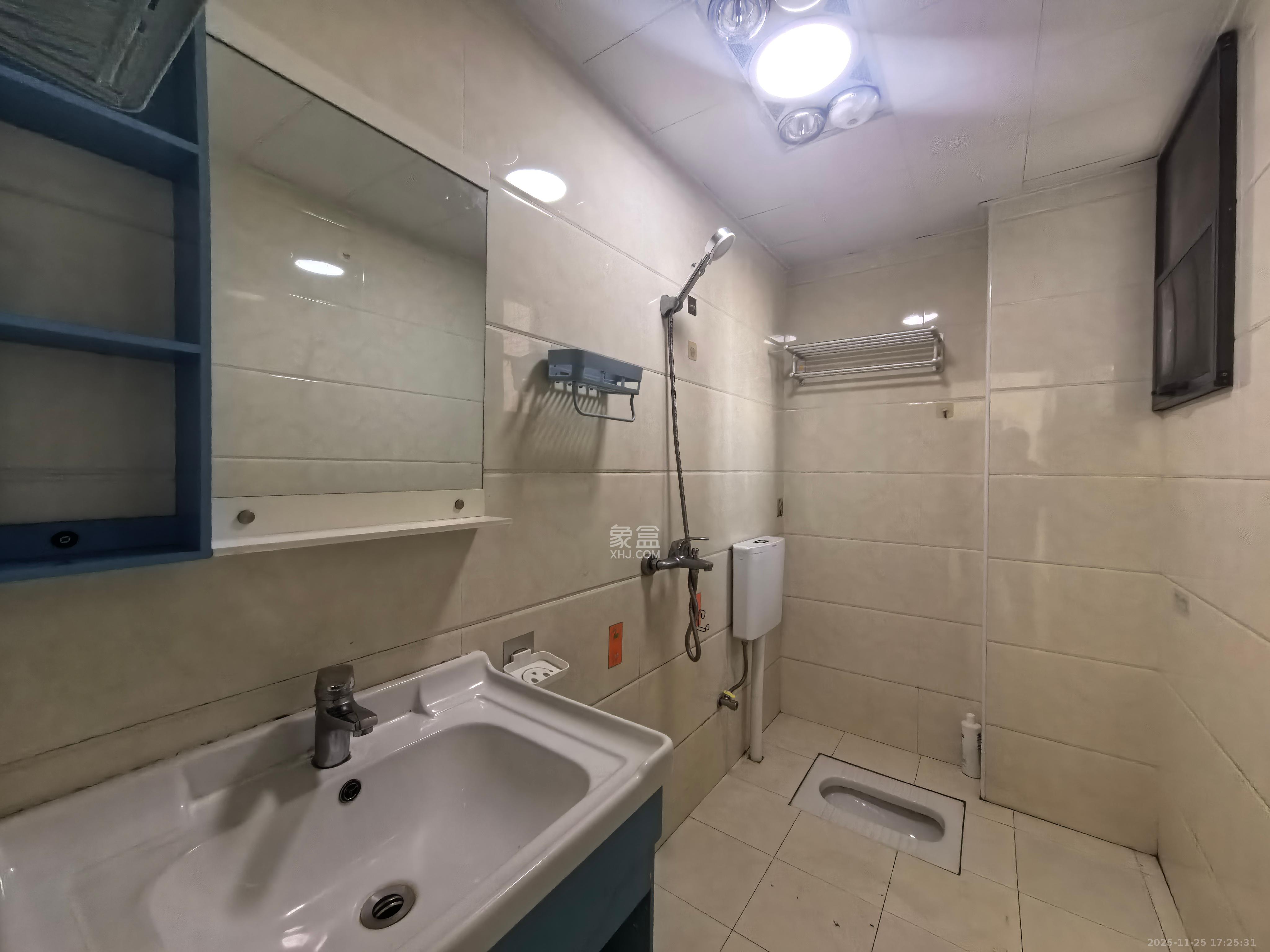 东岸梅园小区 2室2厅1卫 1800.0元/月 东岸梅园小区 2室2厅1卫 1800.0元/月室内图